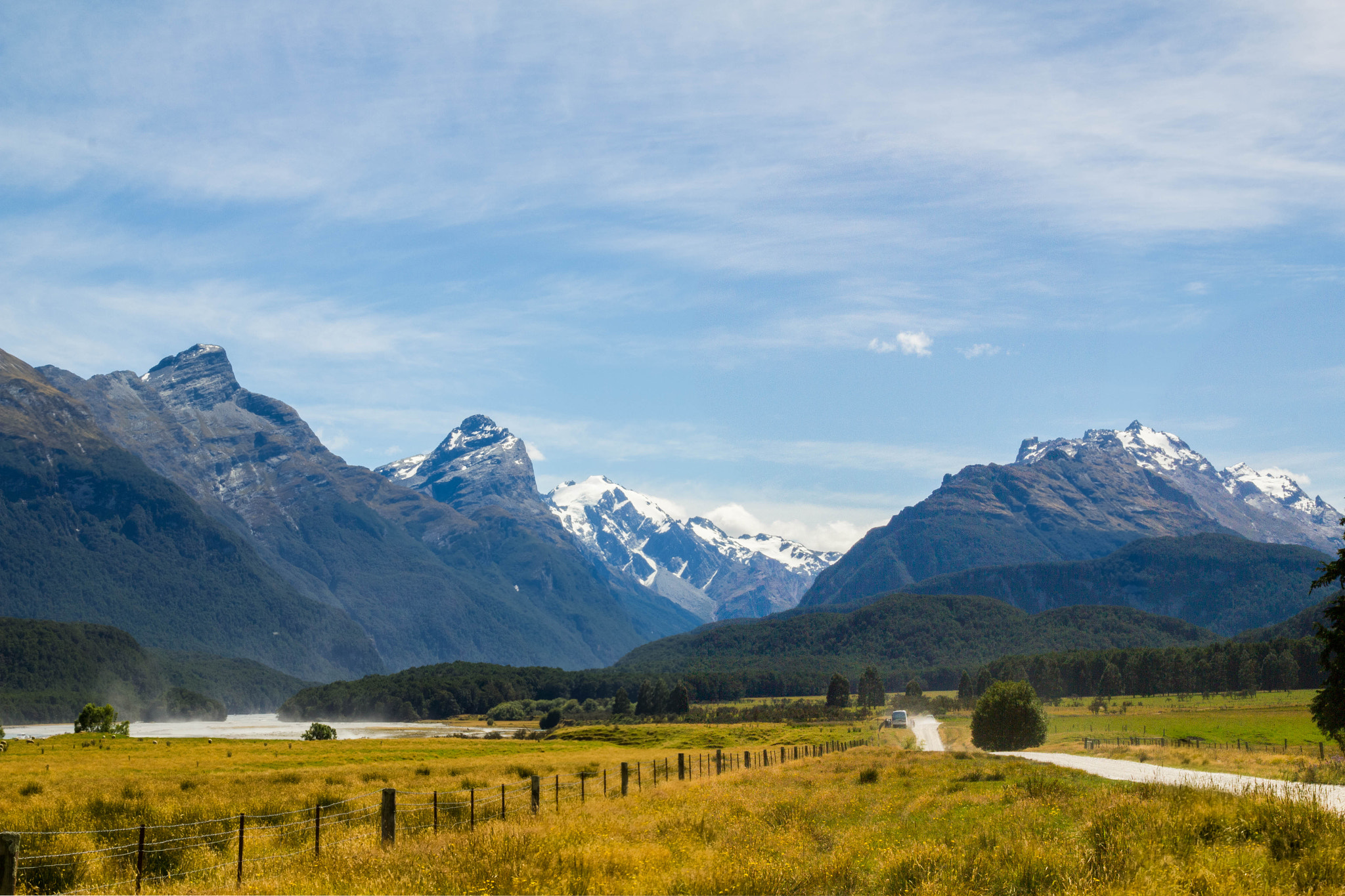 Sigma 18-50mm f/2.8 Macro sample photo. Road to isengard photography