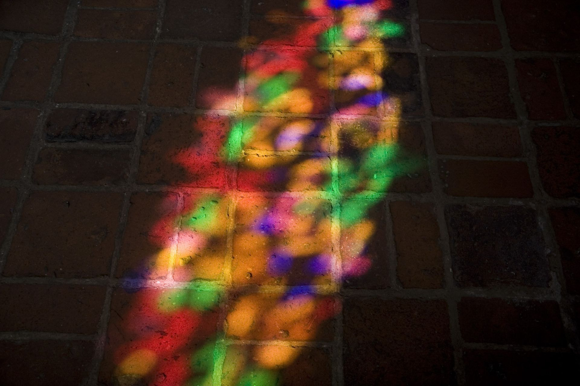 Canon EOS 30D sample photo. Glasfenster auf boden im schweriner dom photography