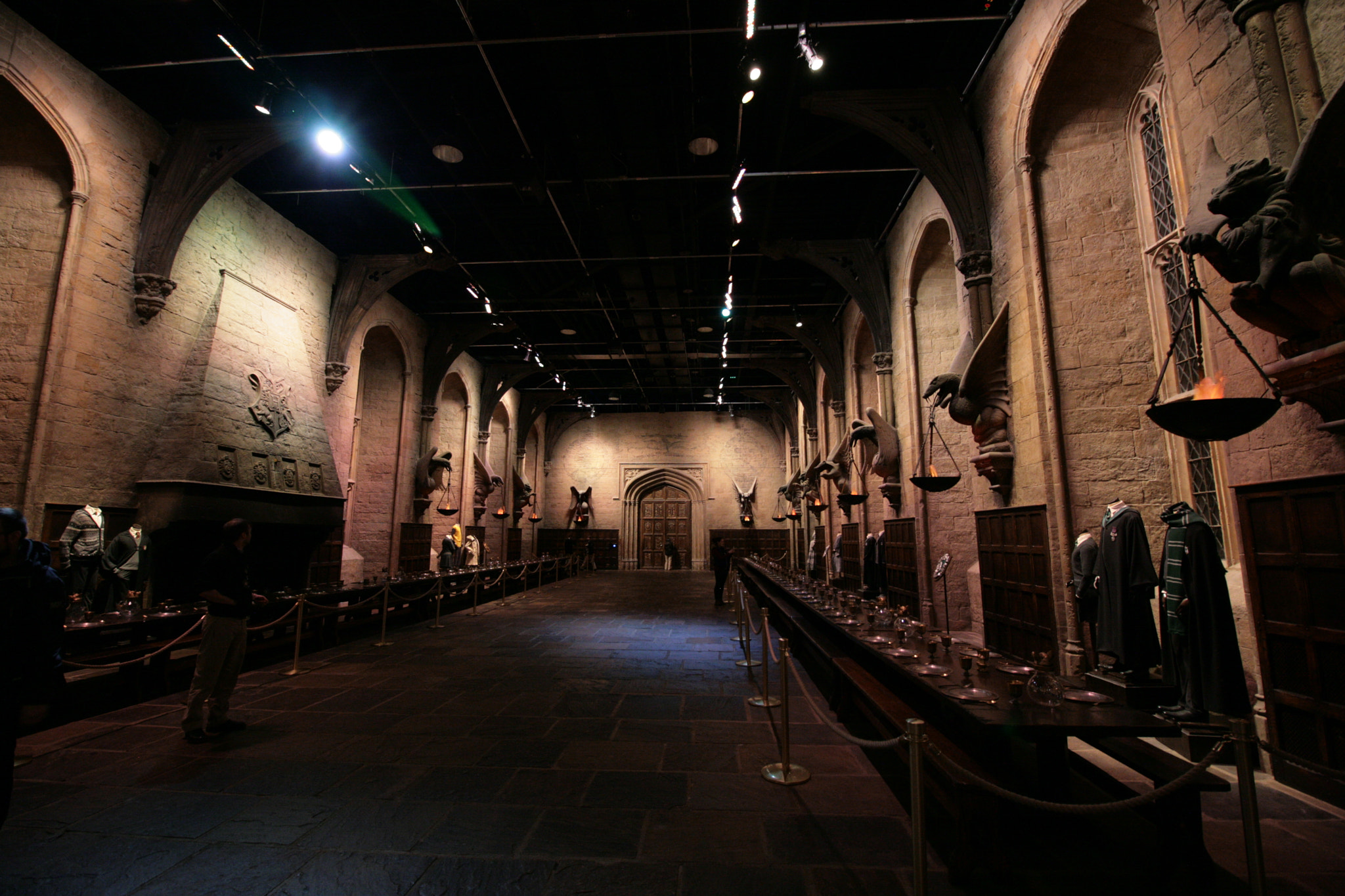 Canon EOS 400D (EOS Digital Rebel XTi / EOS Kiss Digital X) + Canon EF-S 10-18mm F4.5–5.6 IS STM sample photo. The dining hall. harry potter museum. photography
