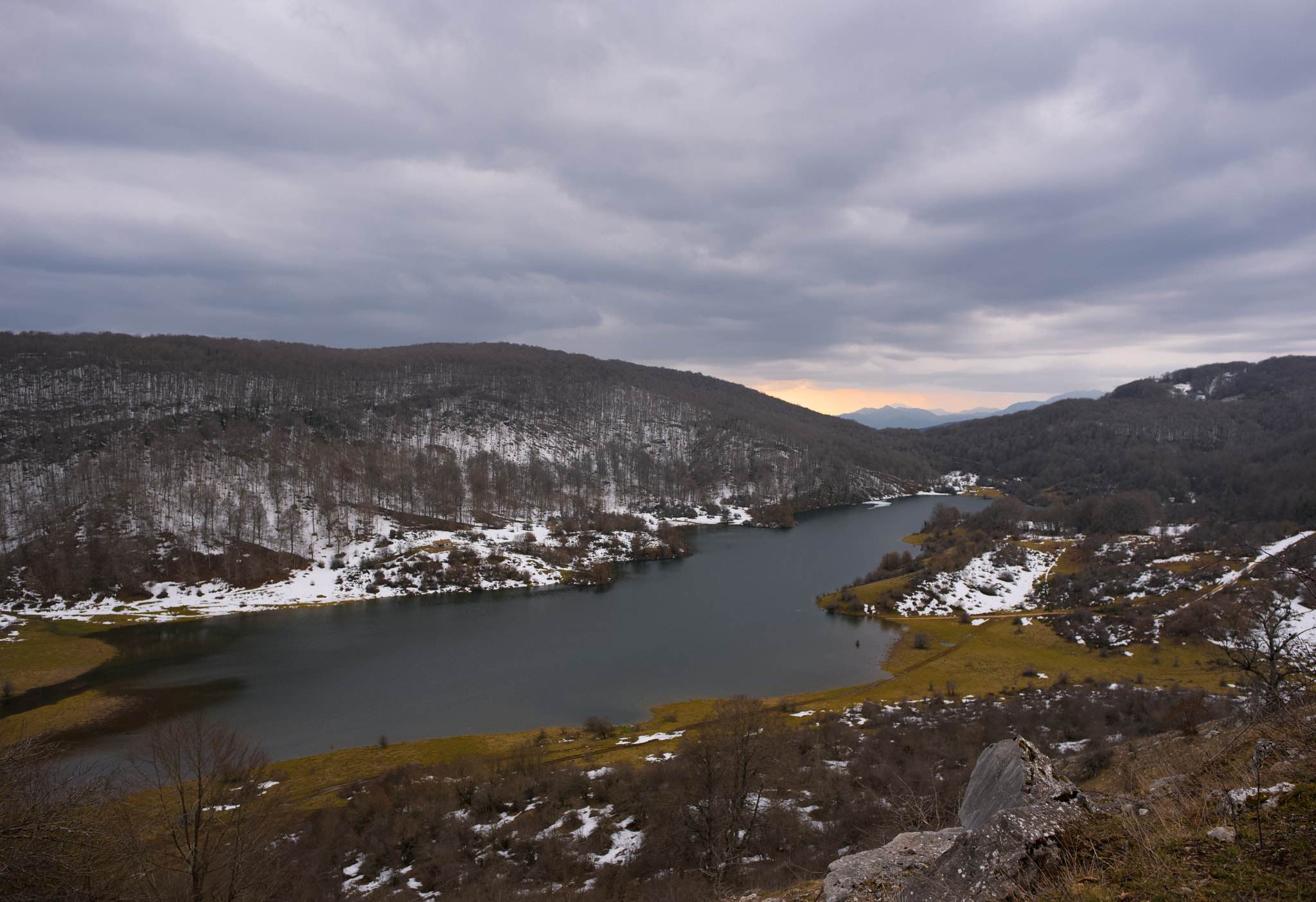 Nikon AF-S Nikkor 24mm F1.8G ED sample photo. Italy natural lake photography