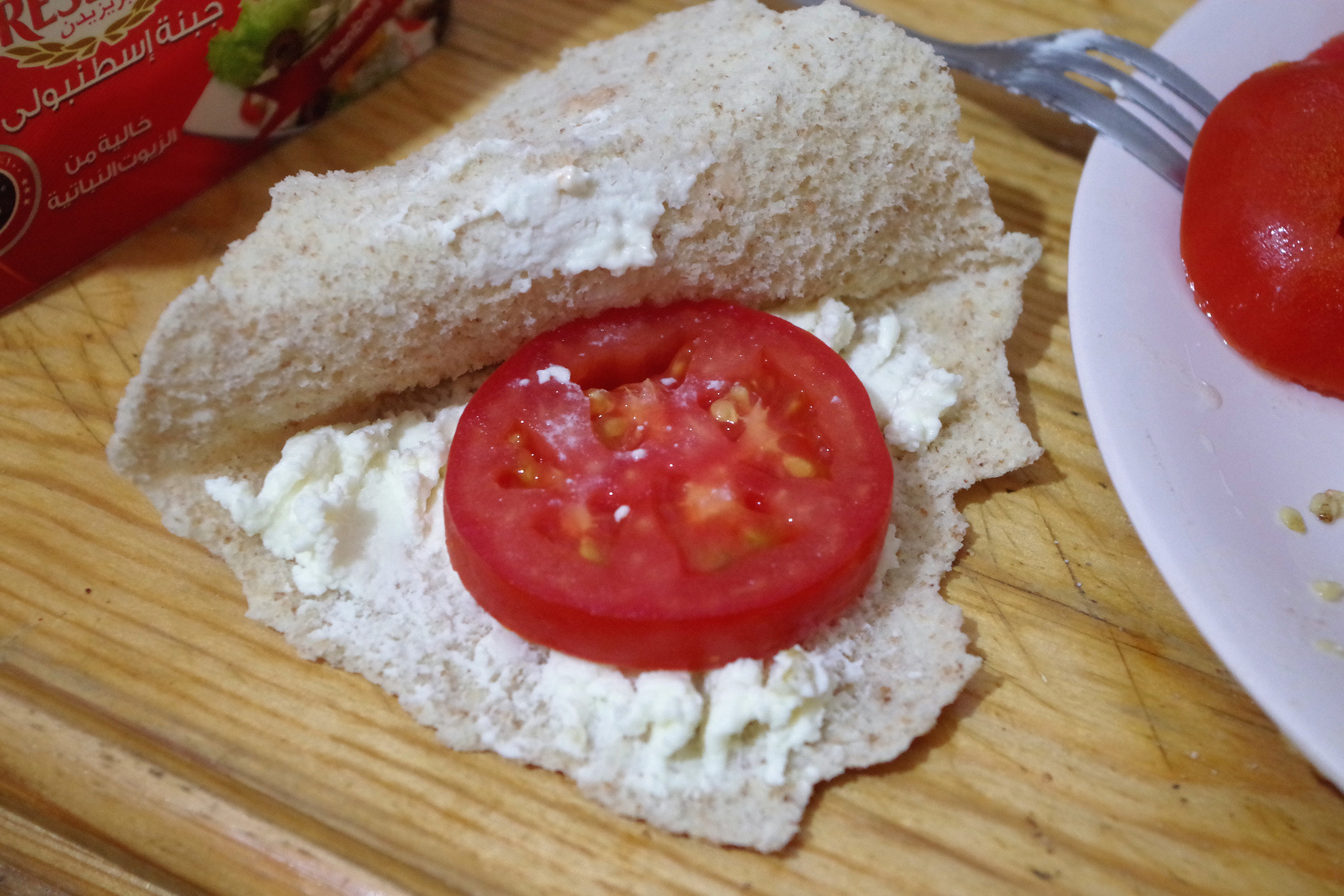 smc PENTAX-DA L 18-55mm F3.5-5.6 sample photo. Sandwish chies with tomato photography