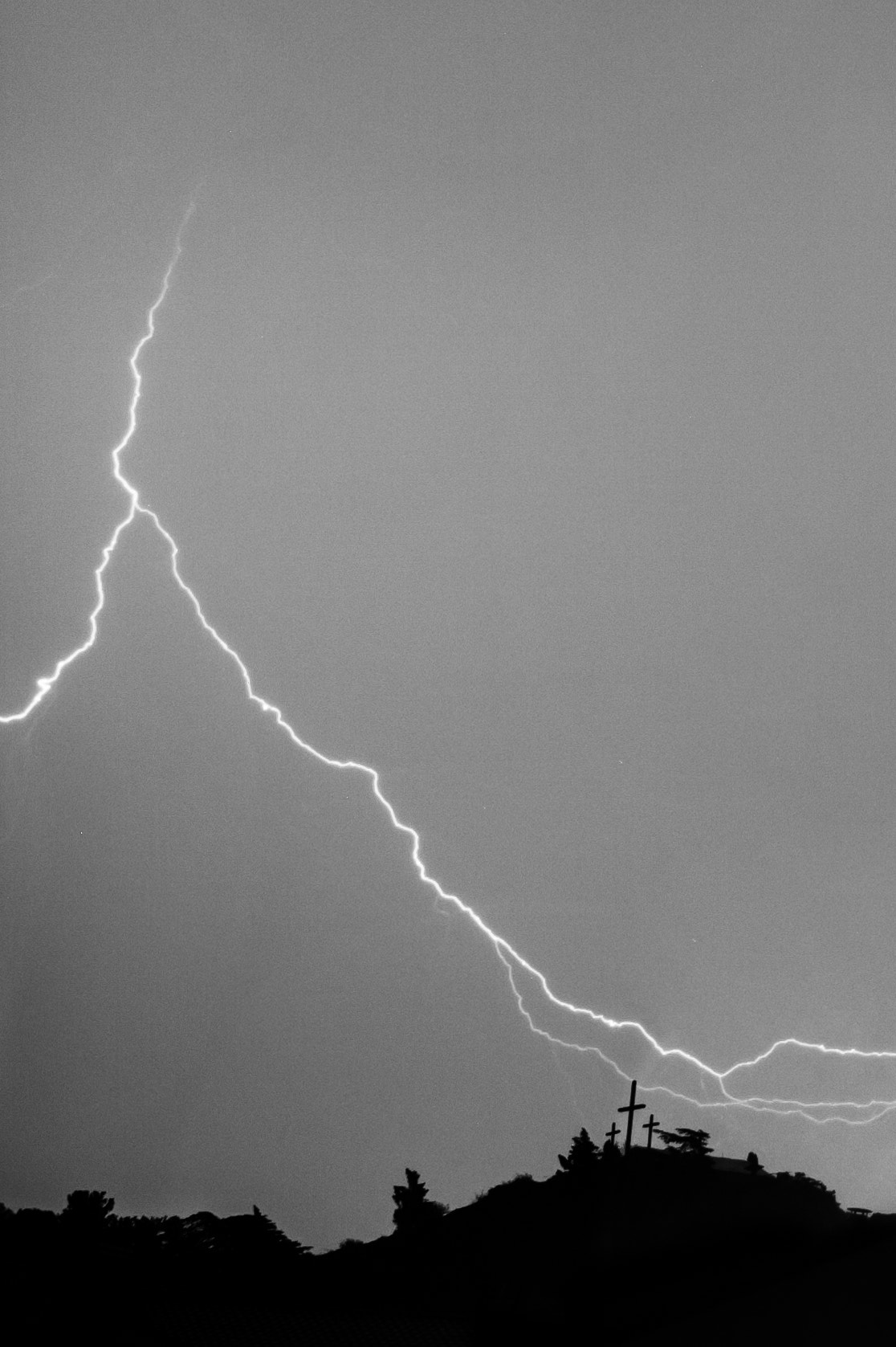 Canon EF-S 18-55mm F3.5-5.6 IS sample photo. Lightning. leucate, france. photography