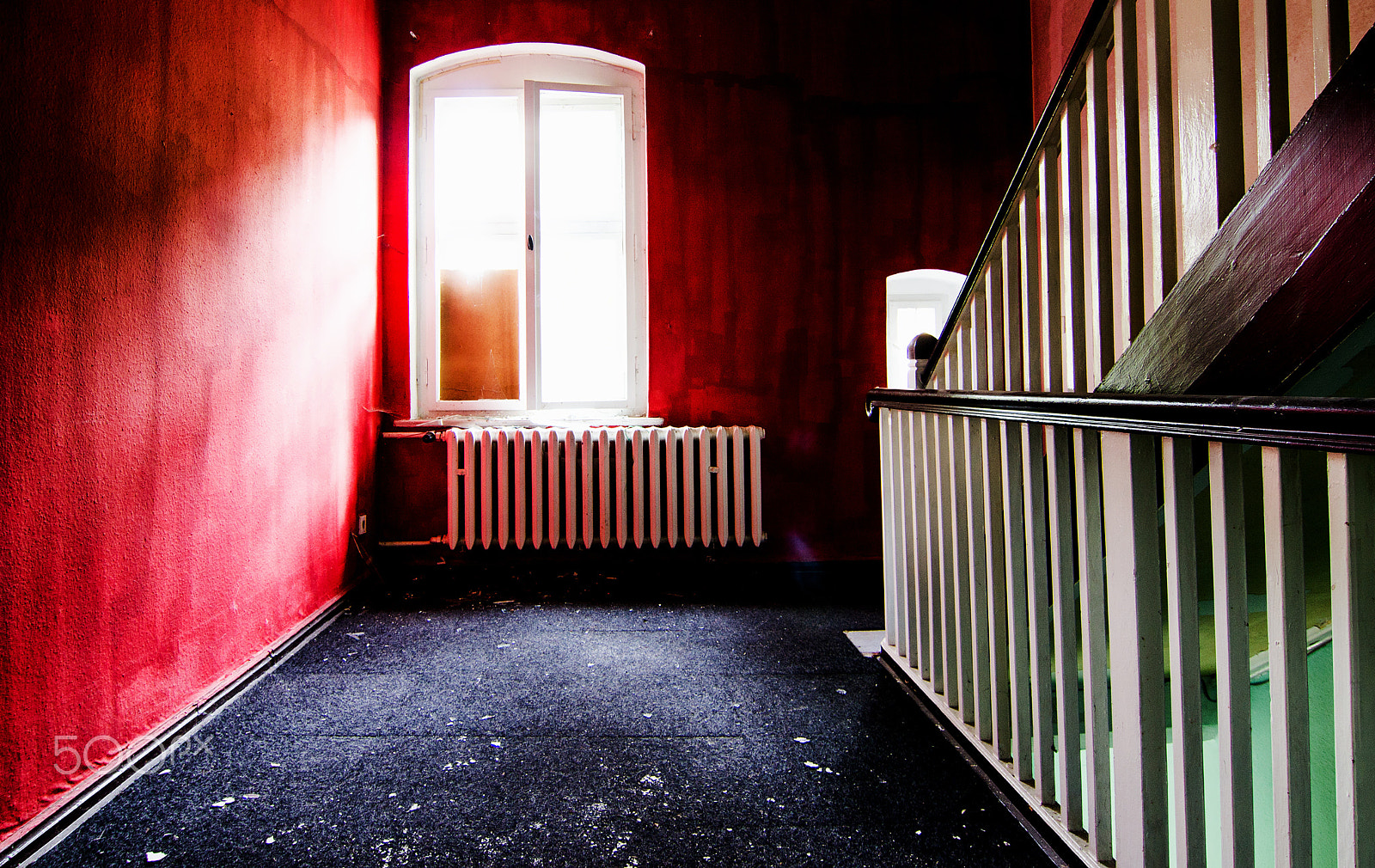 Tokina AT-X Pro 12-24mm F4 (IF) DX sample photo. La chambre rouge photography