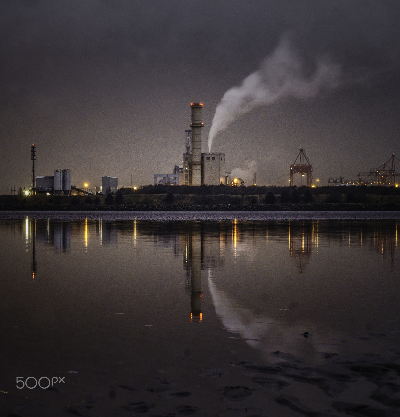 Sony a6000 + Sony FE 24-240mm F3.5-6.3 OSS sample photo. Poolbeg sandymount dublin photography