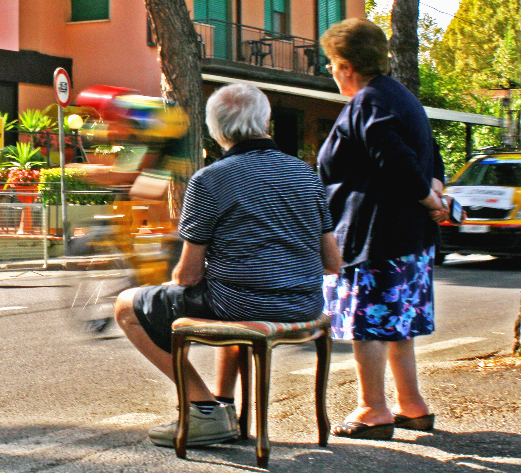 Canon EF 28mm F2.8 sample photo. Waiting for the cyclists photography