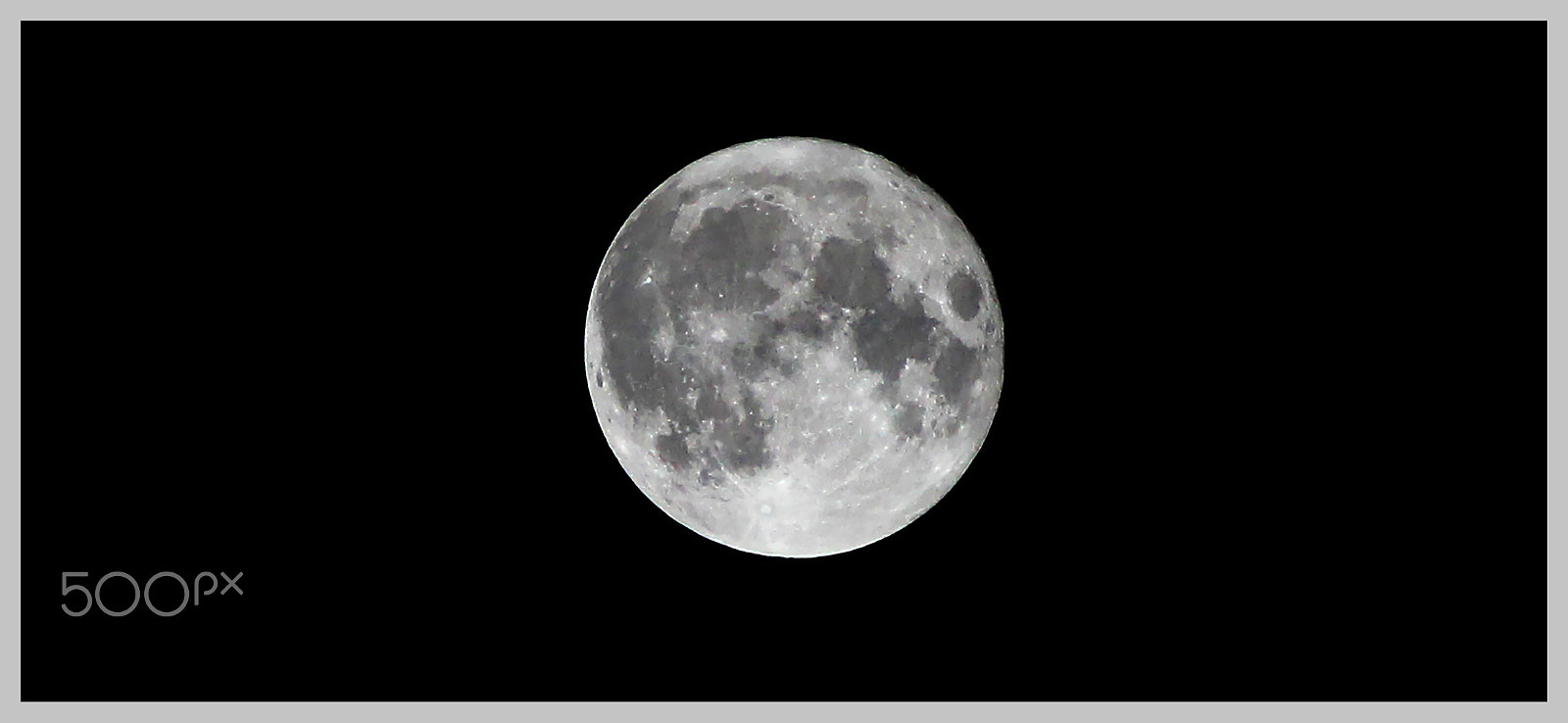 Canon EOS 550D (EOS Rebel T2i / EOS Kiss X4) + Sigma 50-200mm F4-5.6 DC OS HSM sample photo. Big moon photography