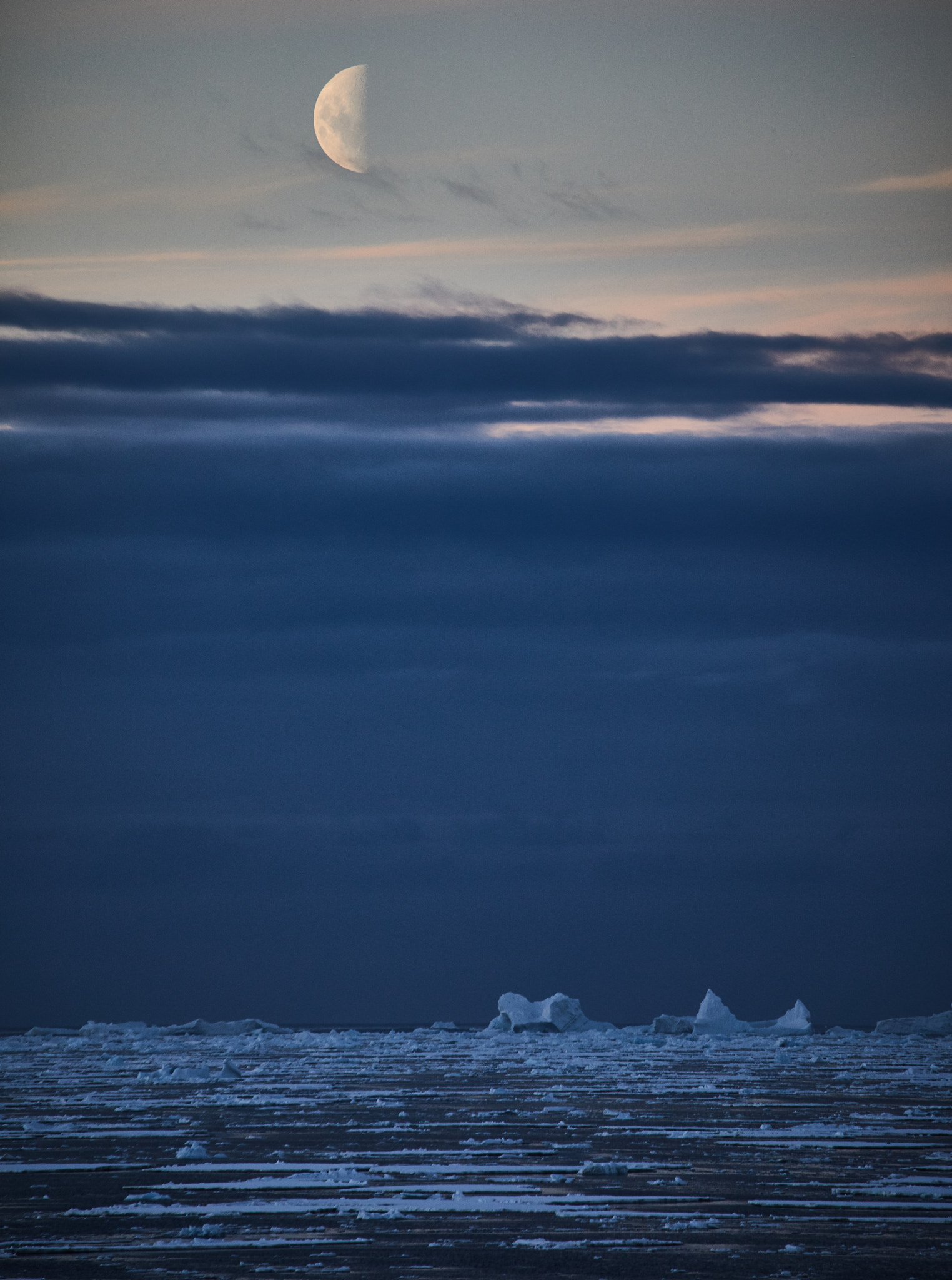 Canon EF 70-300mm F4-5.6L IS USM sample photo. Cold night photography