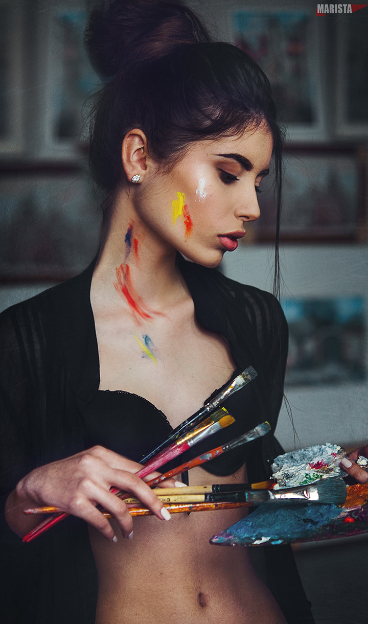 Nikon AF-S Micro-Nikkor 60mm F2.8G ED sample photo. She is a painter photography