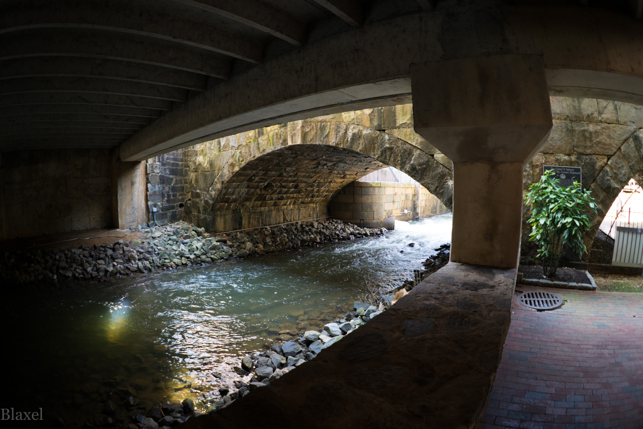 Sony FE 28mm F2 sample photo. Downtown rva photography