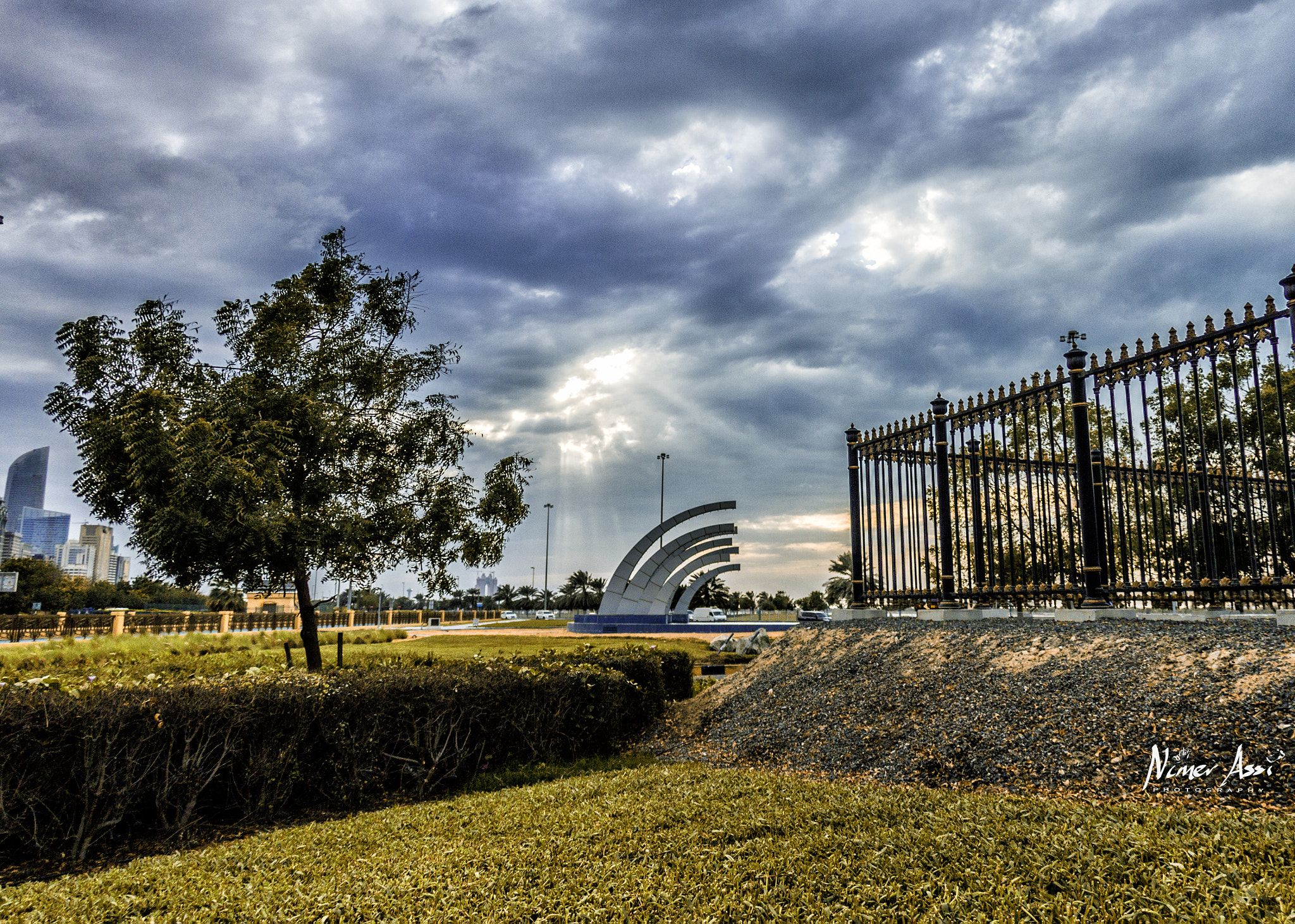 Canon EOS 7D + Canon EF 15mm F2.8 Fisheye sample photo. Sunrays over a fountain in abu dhabi photography