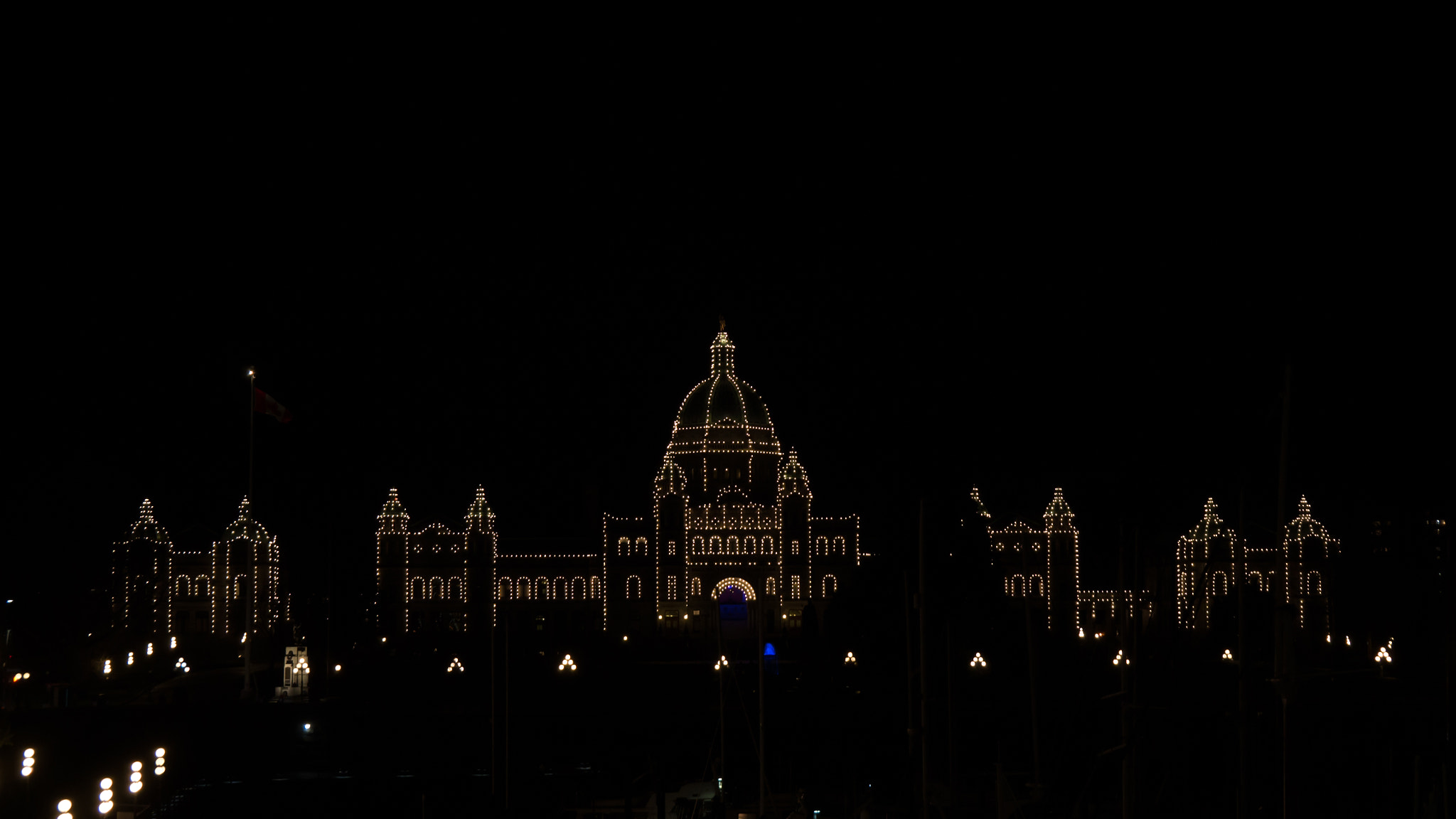 Panasonic Lumix DMC-G85 (Lumix DMC-G80) sample photo. The parliament by night photography