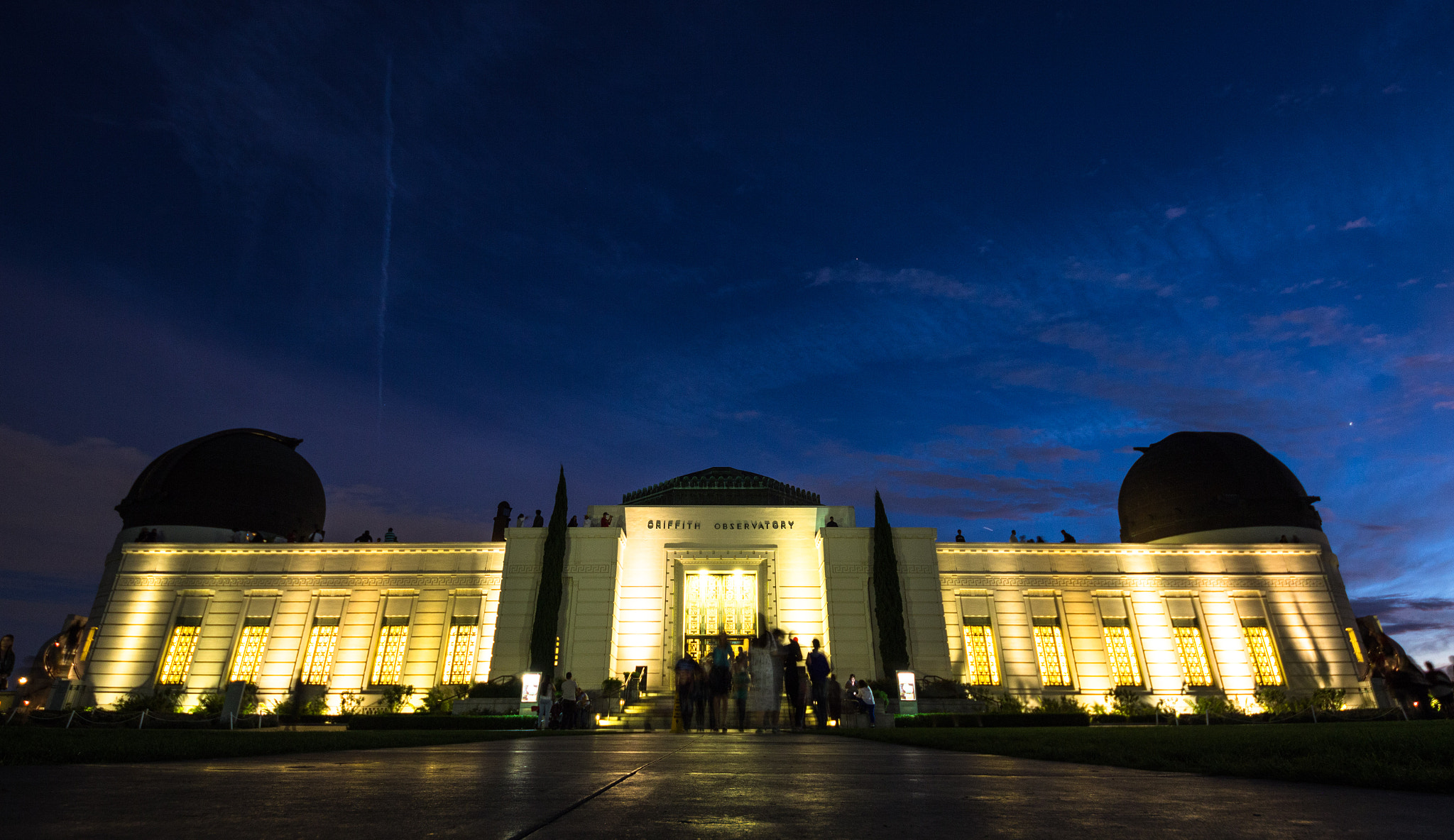 Canon EOS 600D (Rebel EOS T3i / EOS Kiss X5) + Sigma 8-16mm F4.5-5.6 DC HSM sample photo. Griffith blue hour photography