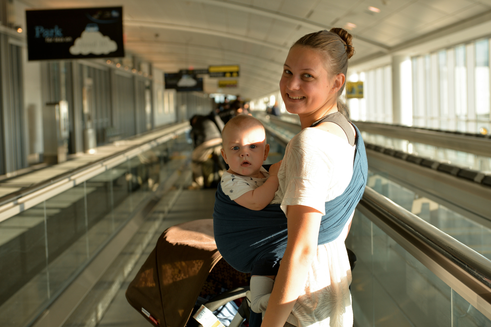 Nikon AF-S Nikkor 28-70mm F2.8 ED-IF sample photo. Mom with a baby on bali photography