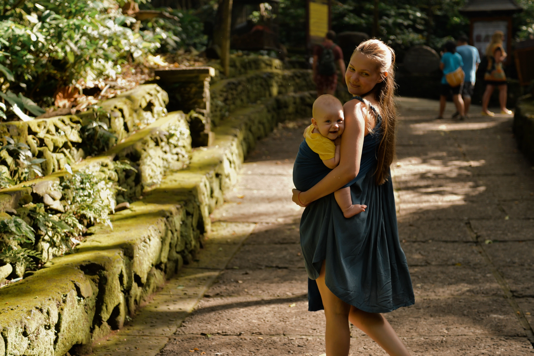 Nikon AF-S Nikkor 28-70mm F2.8 ED-IF sample photo. Mom with a baby on bali photography