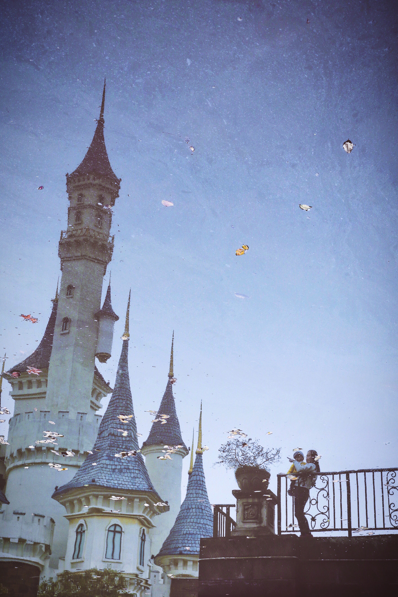 Canon 18-35mm sample photo. Water reflection aside of a castle. photography