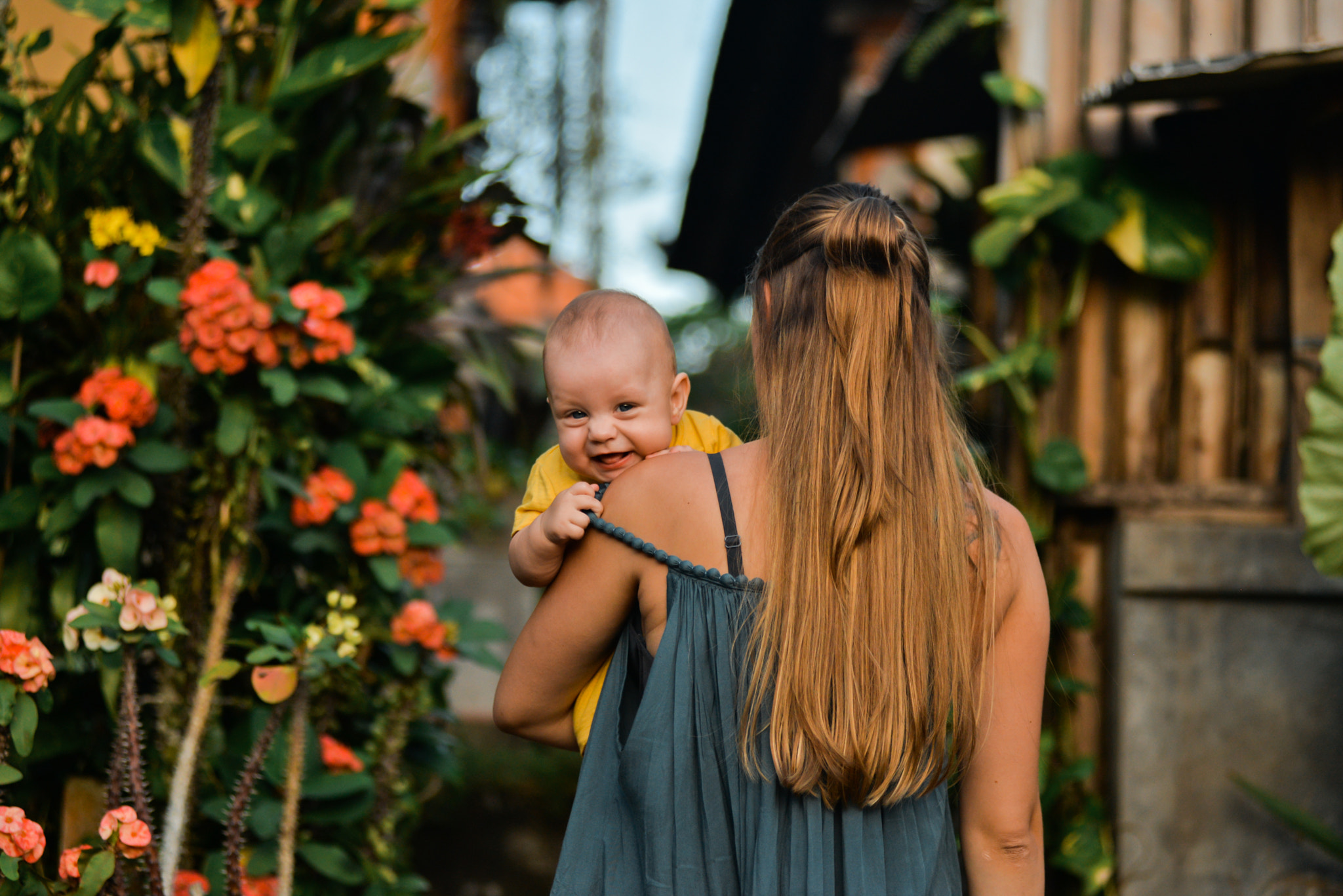 Nikon AF-Nikkor 80-200mm F2.8D ED sample photo. Mom with a baby on bali photography