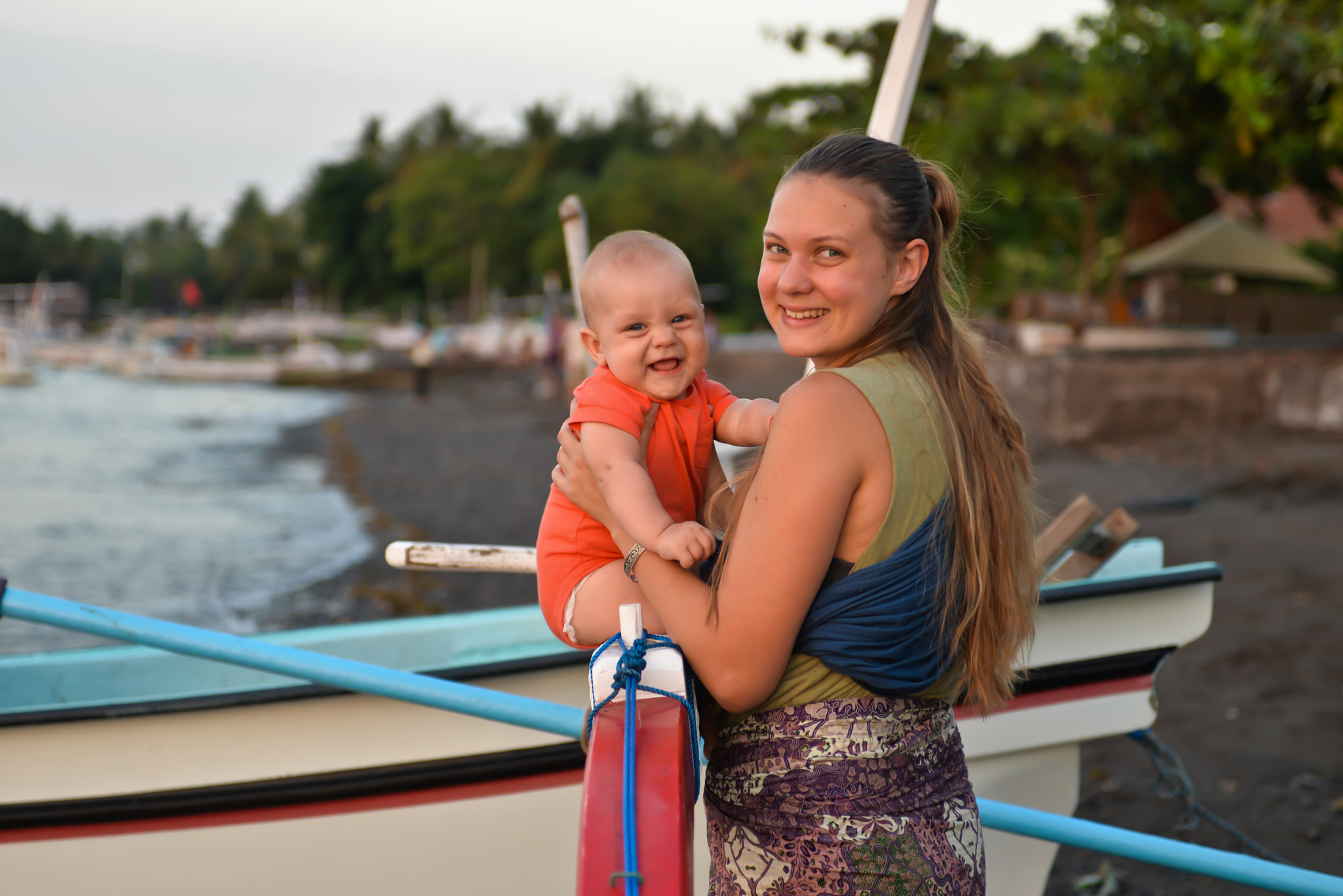 Nikon AF-S Nikkor 28-70mm F2.8 ED-IF sample photo. Mom with a baby on bali photography