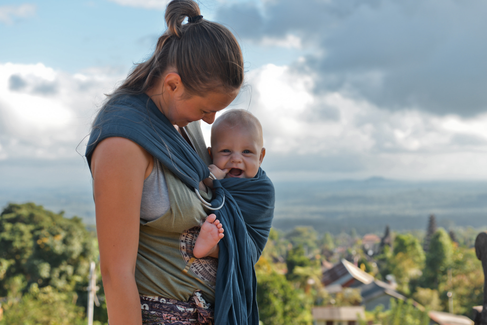 Nikon AF-S Nikkor 28-70mm F2.8 ED-IF sample photo. Mom with a baby on bali photography