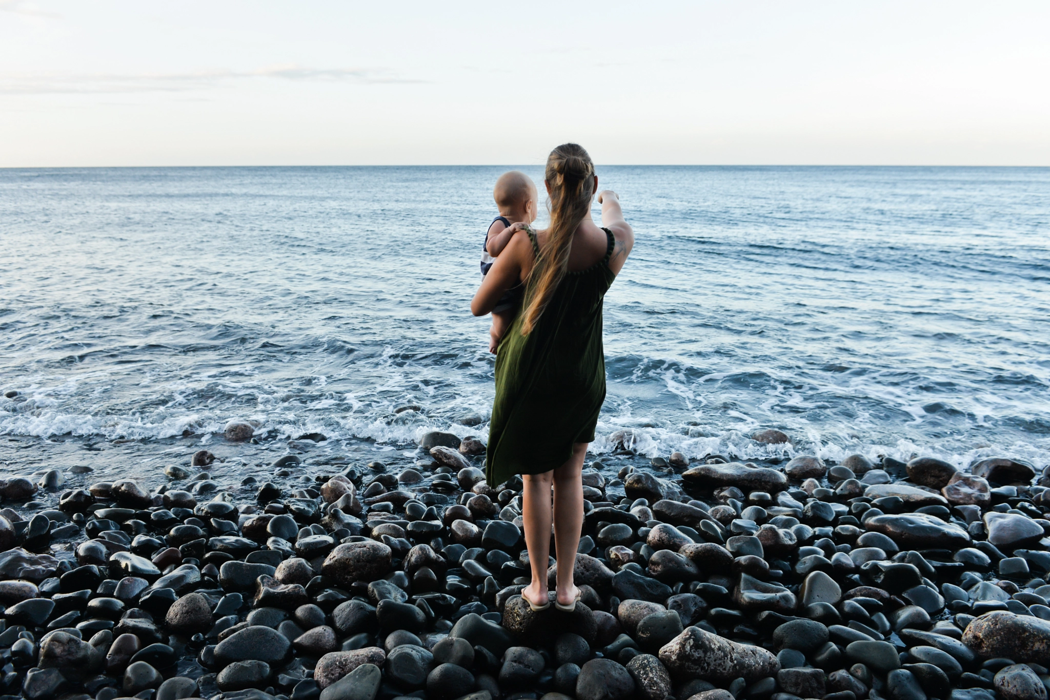 Nikon D610 + Nikon AF-S Nikkor 28-70mm F2.8 ED-IF sample photo. Mom with a baby on bali photography