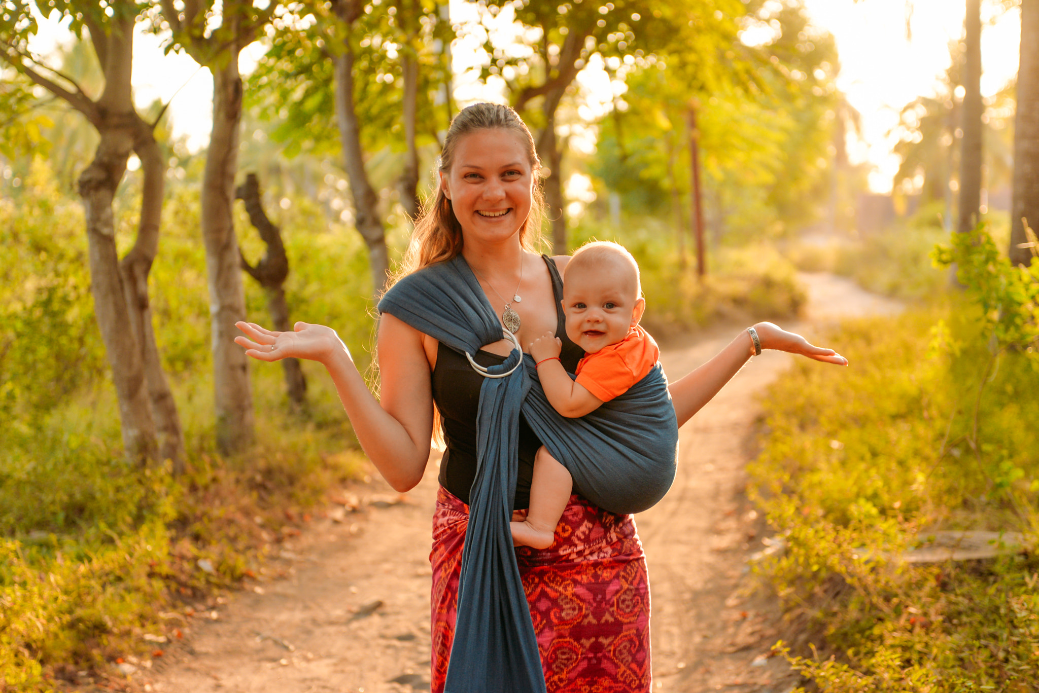 Nikon AF-S Nikkor 28-70mm F2.8 ED-IF sample photo. Mom with a baby on bali photography