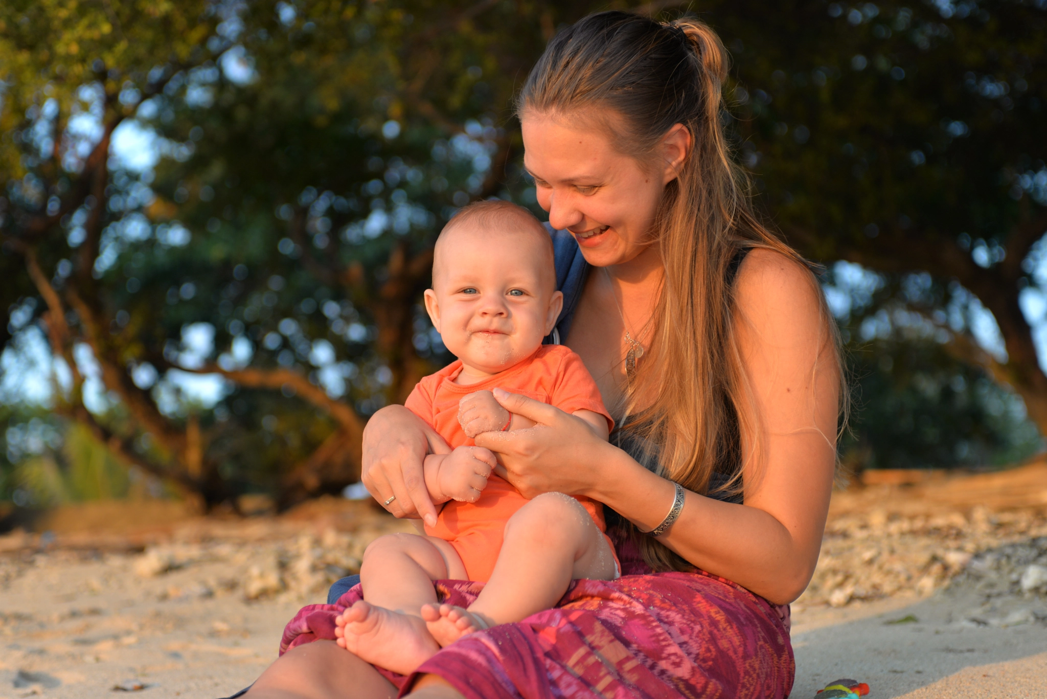 Nikon AF-S Nikkor 28-70mm F2.8 ED-IF sample photo. Mom with a baby on bali photography