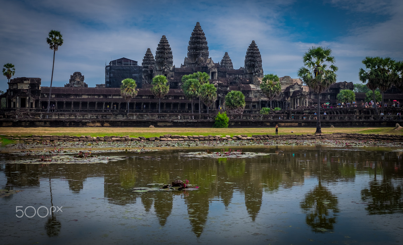 Fujifilm X-E2 + Fujifilm XF 35mm F1.4 R sample photo. Angkor temple photography