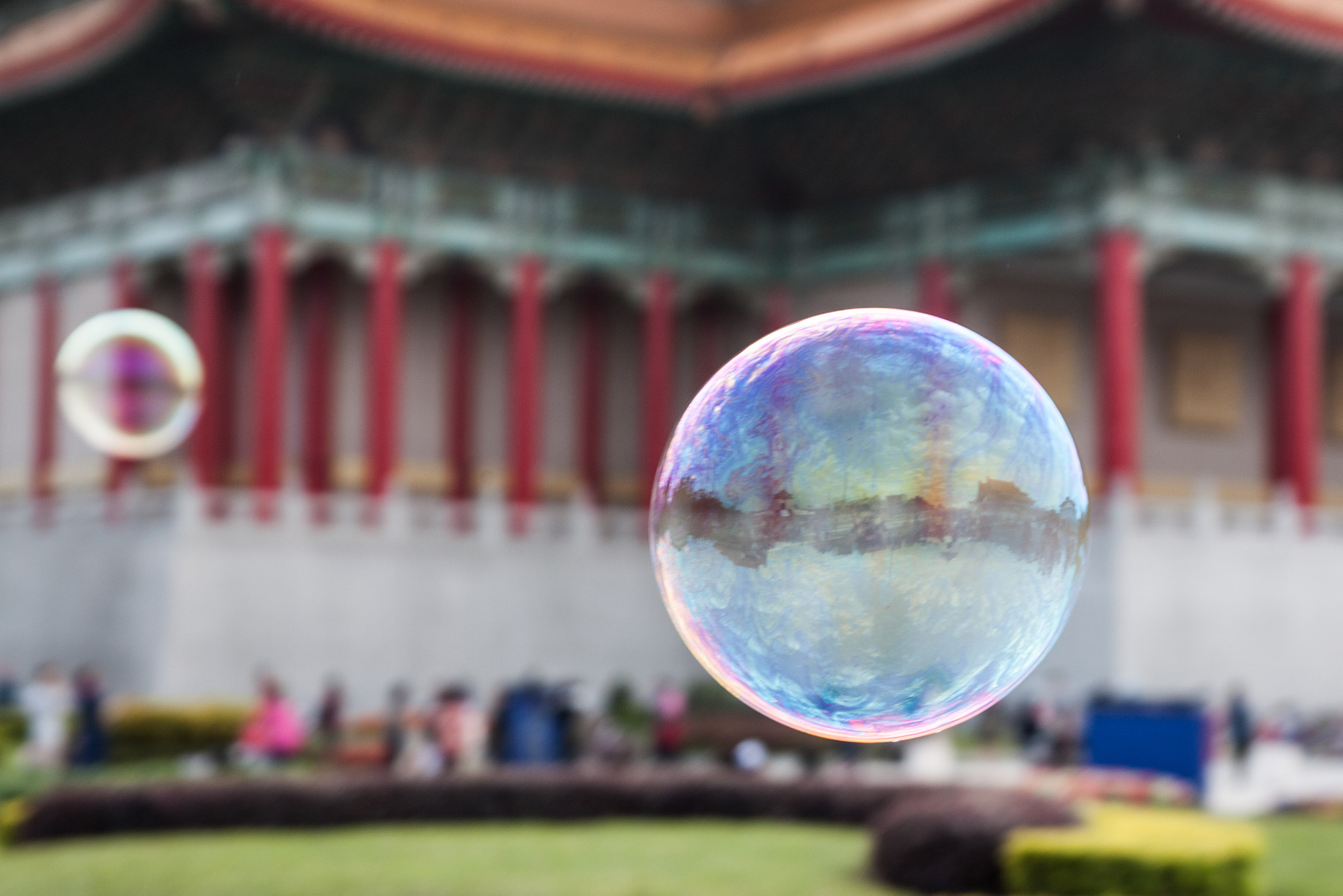 Tamron SP AF 17-50mm F2.8 XR Di II LD Aspherical (IF) sample photo. Soap bubbles photography