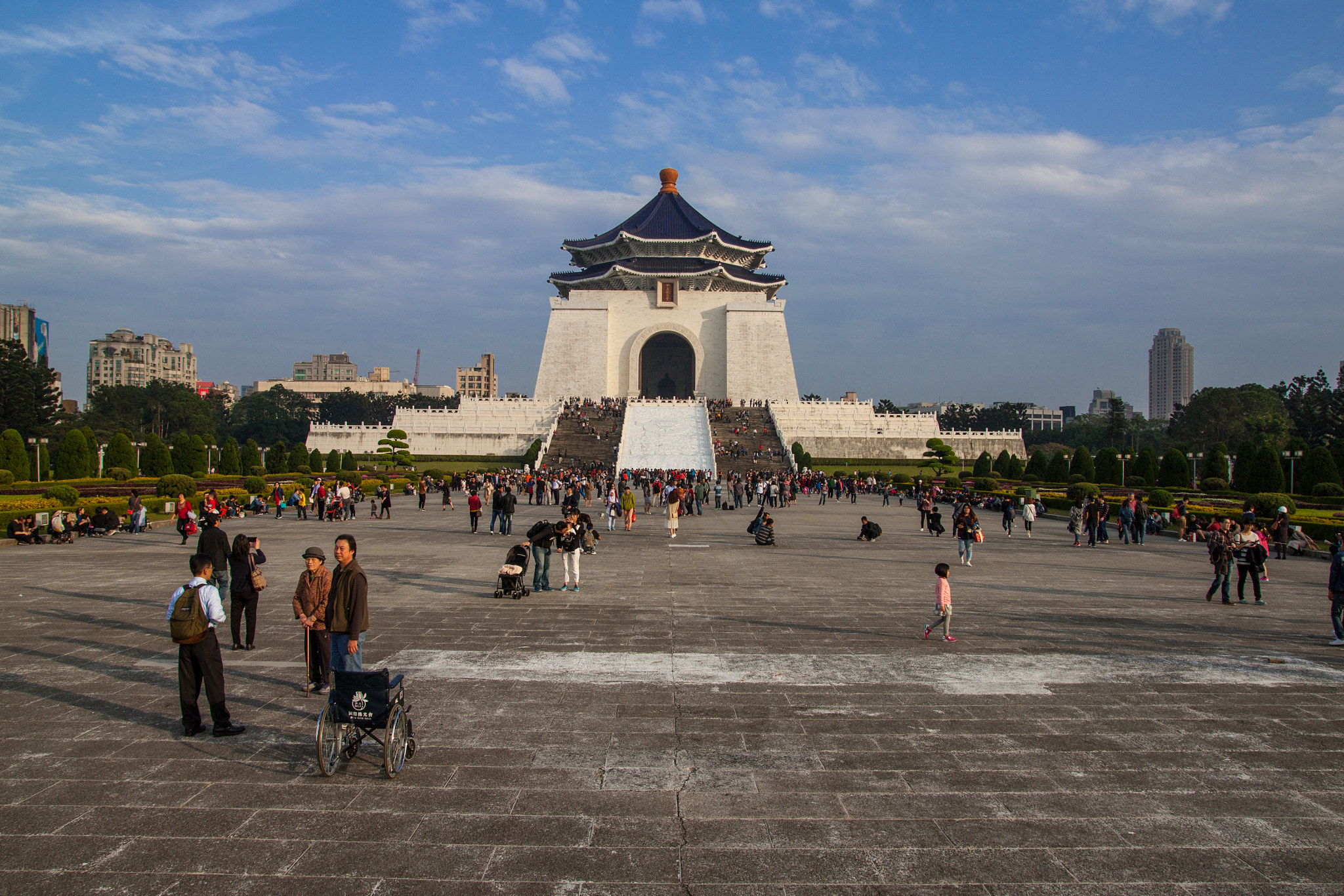 Tamron SP AF 17-50mm F2.8 XR Di II LD Aspherical (IF) sample photo. Chiang kai-shek memorial, taipei photography