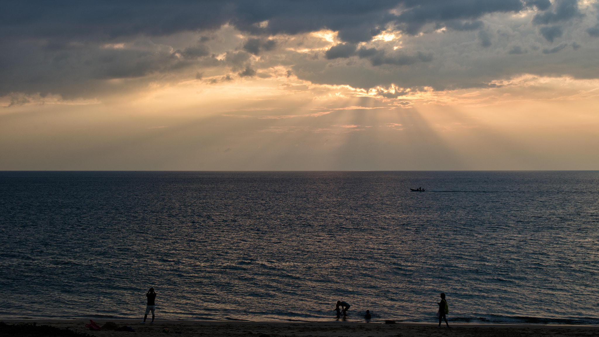 Nikon Df + Nikon AF-S Nikkor 50mm F1.4G sample photo. Jesus light at the beach photography