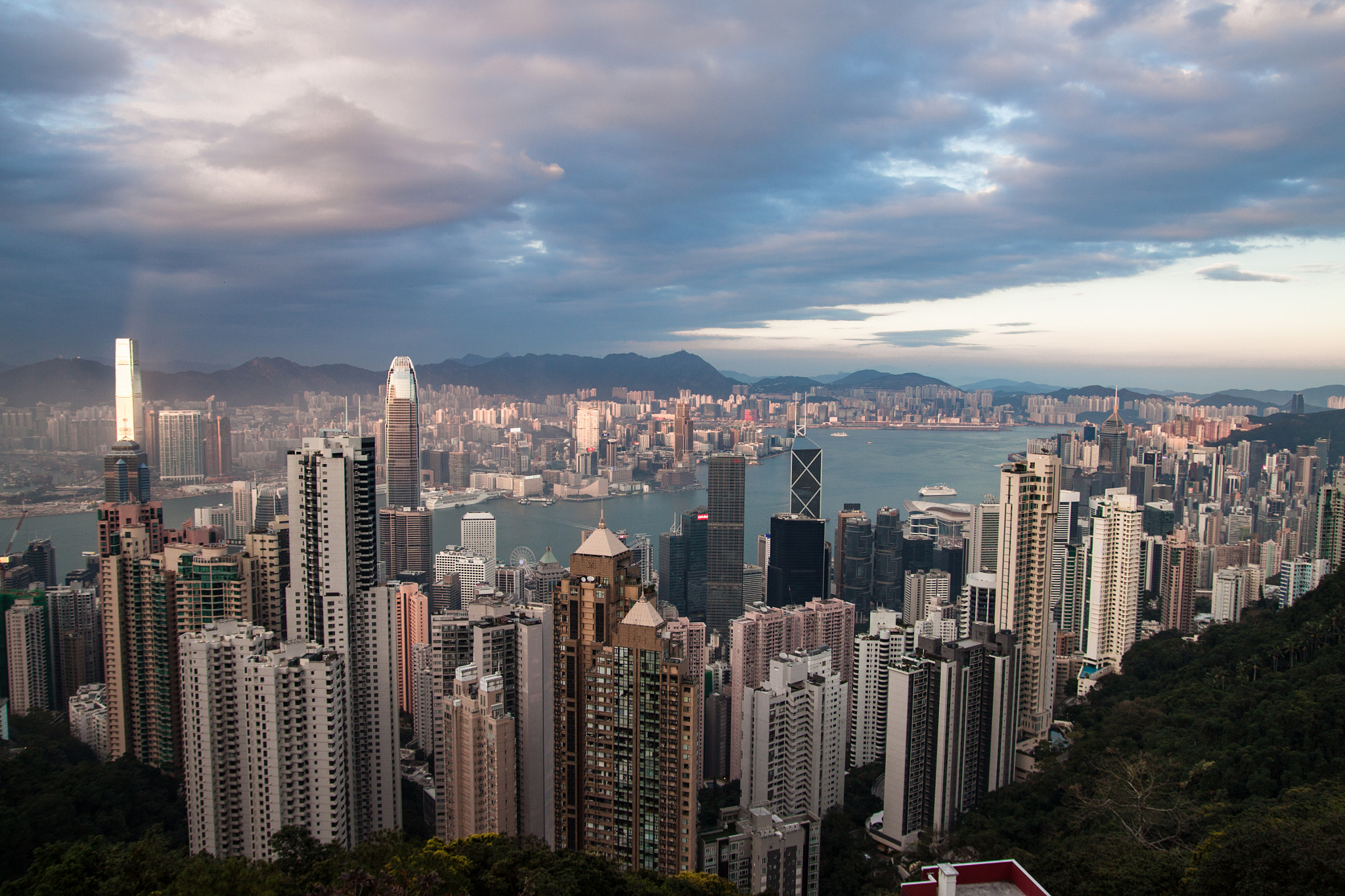 Tamron SP AF 17-50mm F2.8 XR Di II LD Aspherical (IF) sample photo. Hong kong from the peak photography