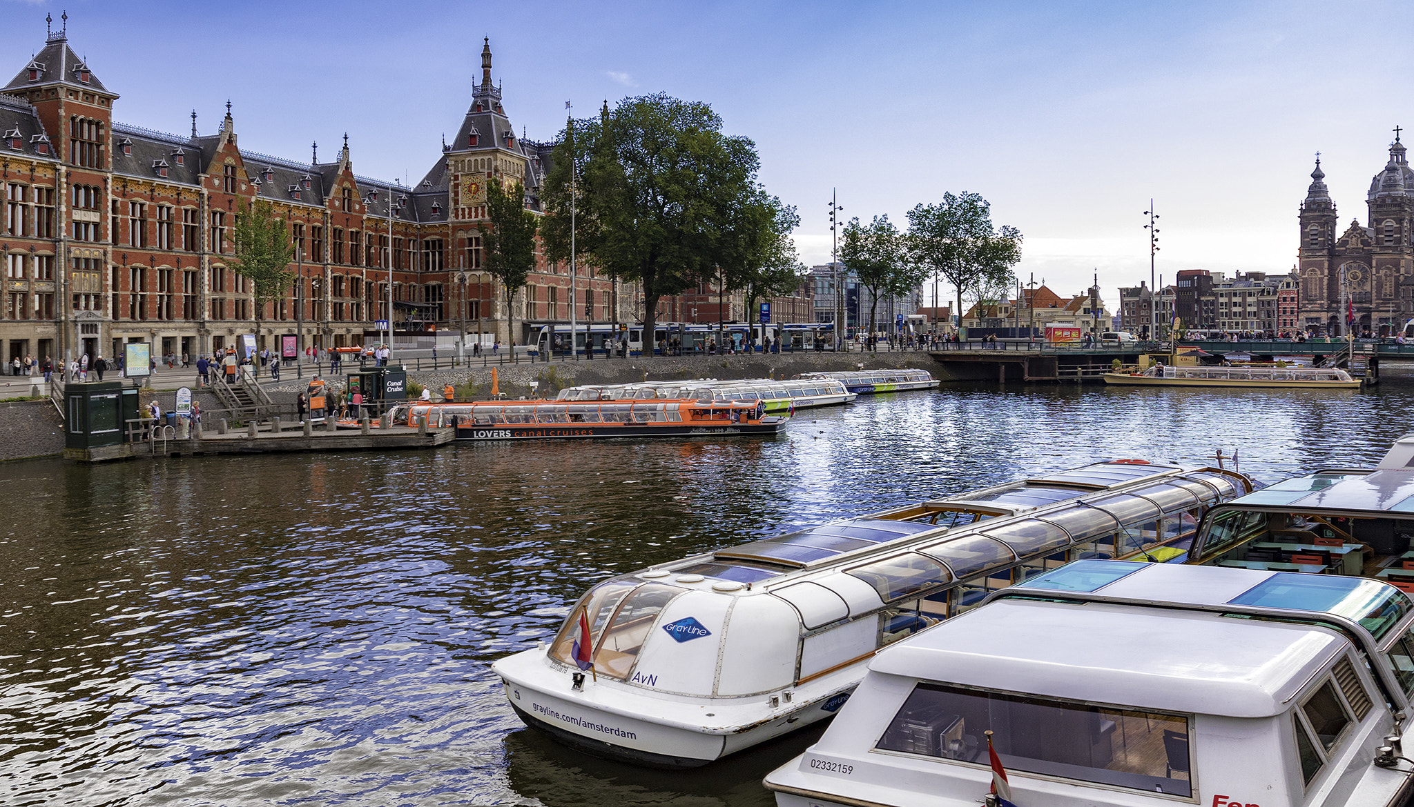 Canon EF 16-35mm F4L IS USM sample photo. Amsterdam by the water photography