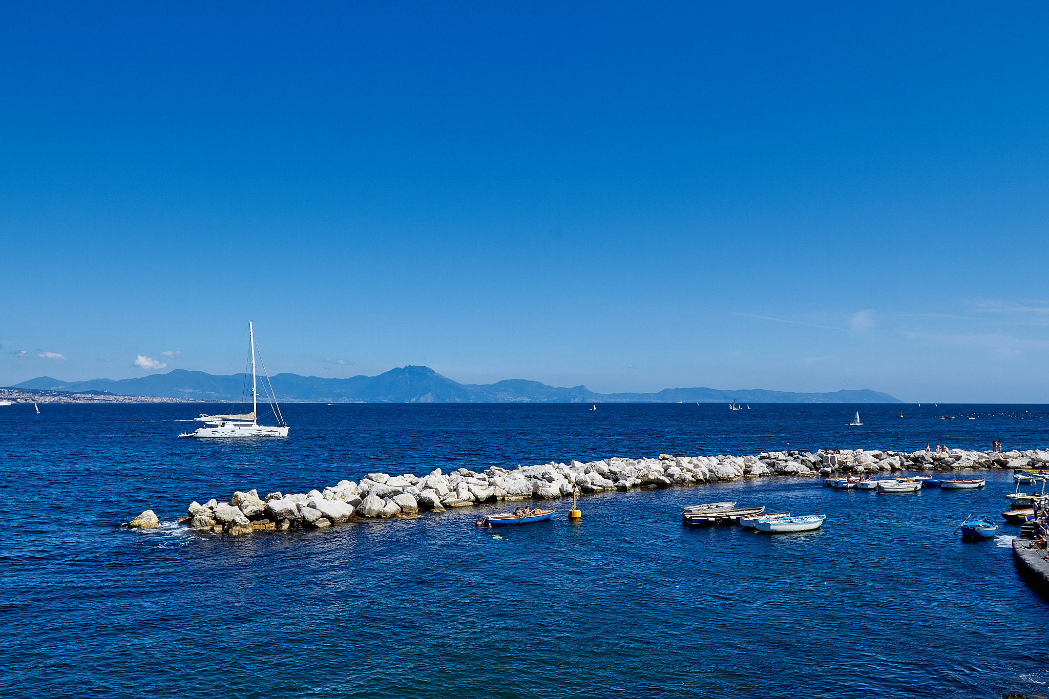 Canon EOS 7D + Canon EF 16-35mm F4L IS USM sample photo. Napoli seascape photography