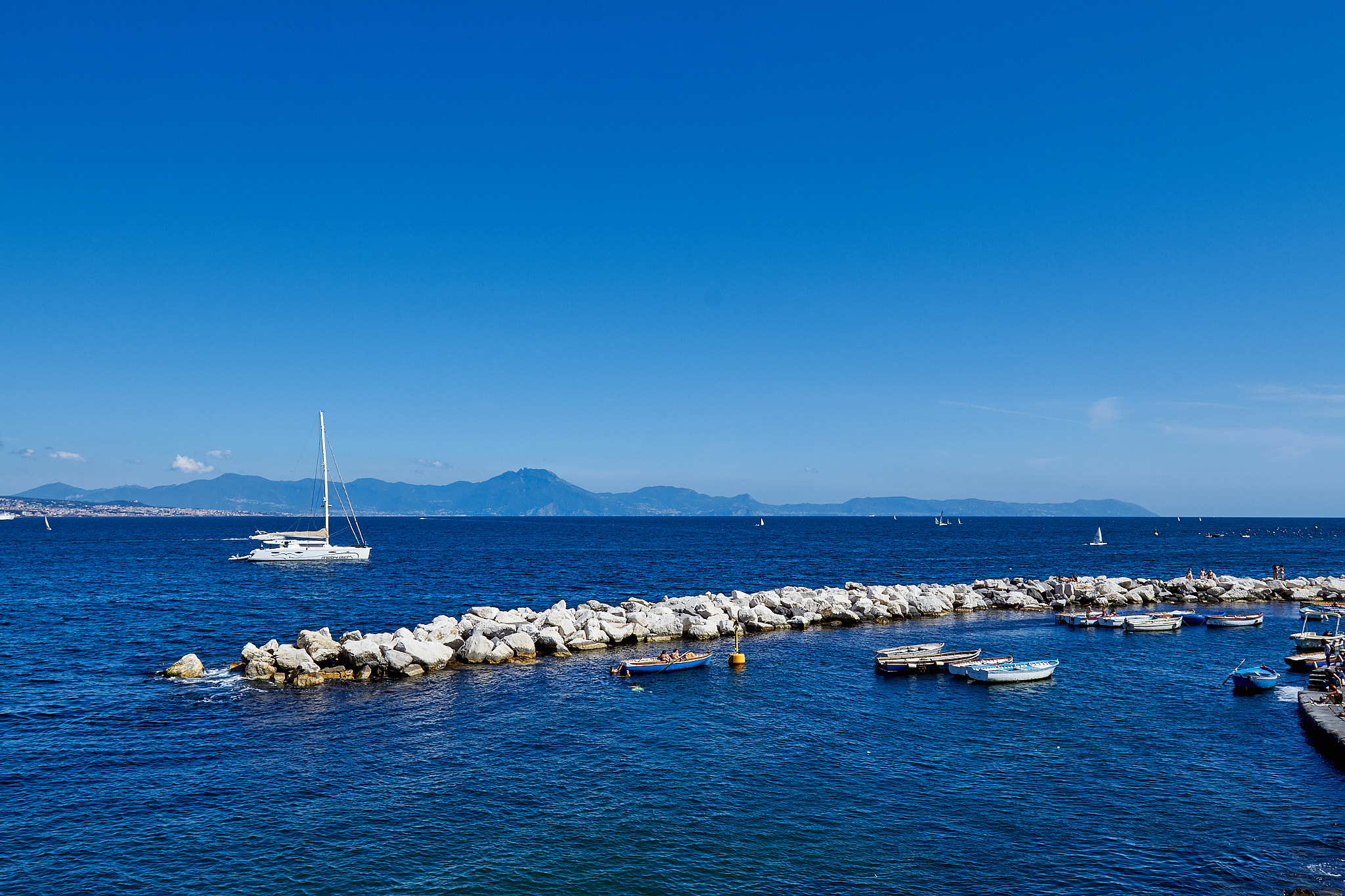 Canon EF 16-35mm F4L IS USM sample photo. Napoli seascape photography