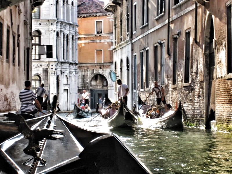 Canon PowerShot SD880 IS (Digital IXUS 870 IS / IXY Digital 920 IS) sample photo. Gondola ride dreaming through venice photography