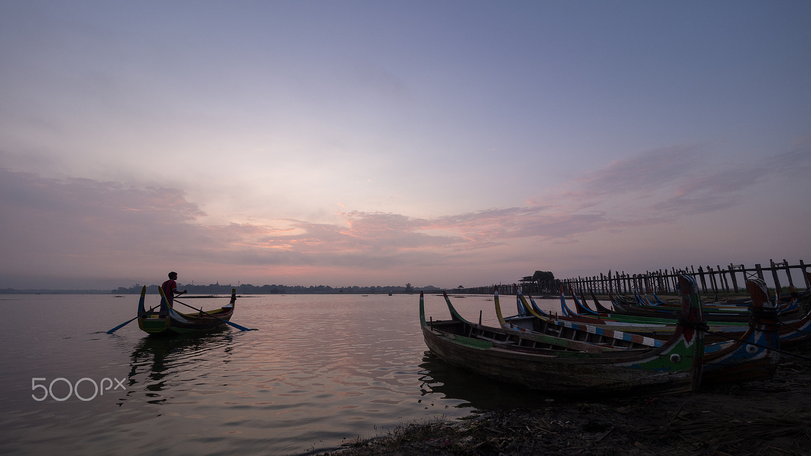 Olympus OM-D E-M5 + Olympus M.Zuiko Digital ED 7-14mm F2.8 PRO sample photo. Oarsman photography