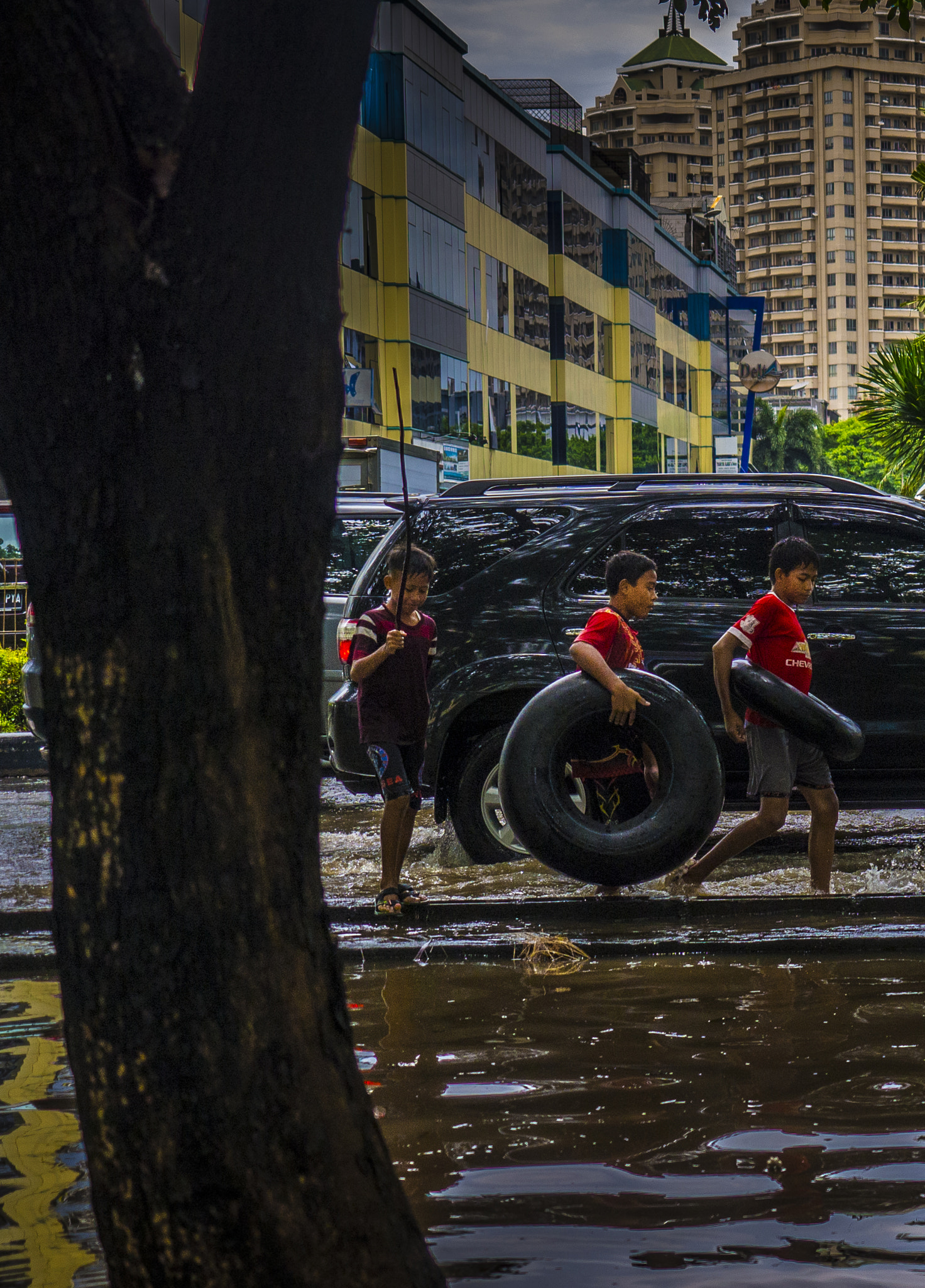 Olympus OM-D E-M10 sample photo. Flood is photography