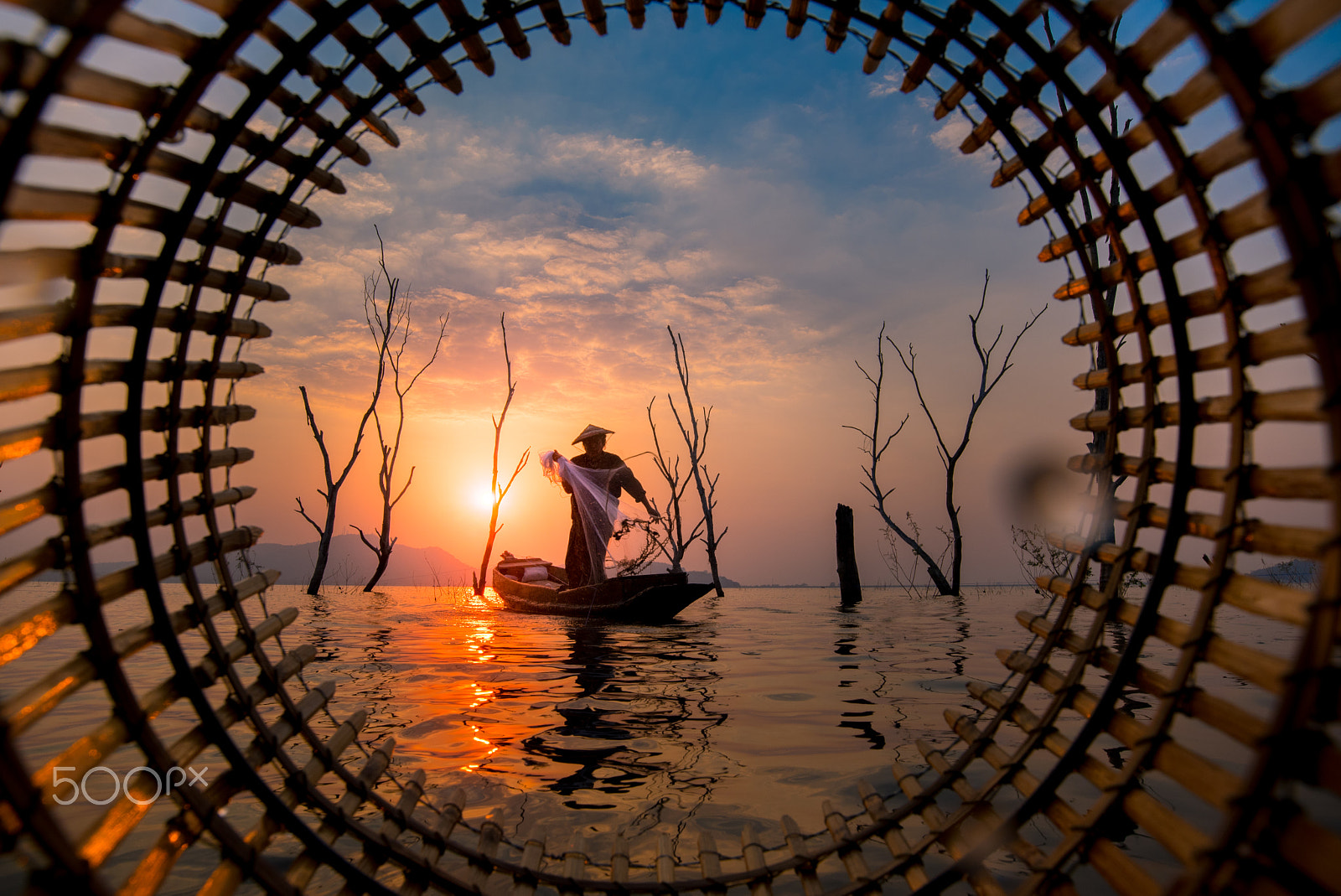 Nikon AF-S Nikkor 18-35mm F3.5-4.5G ED sample photo. The fishing cage photography