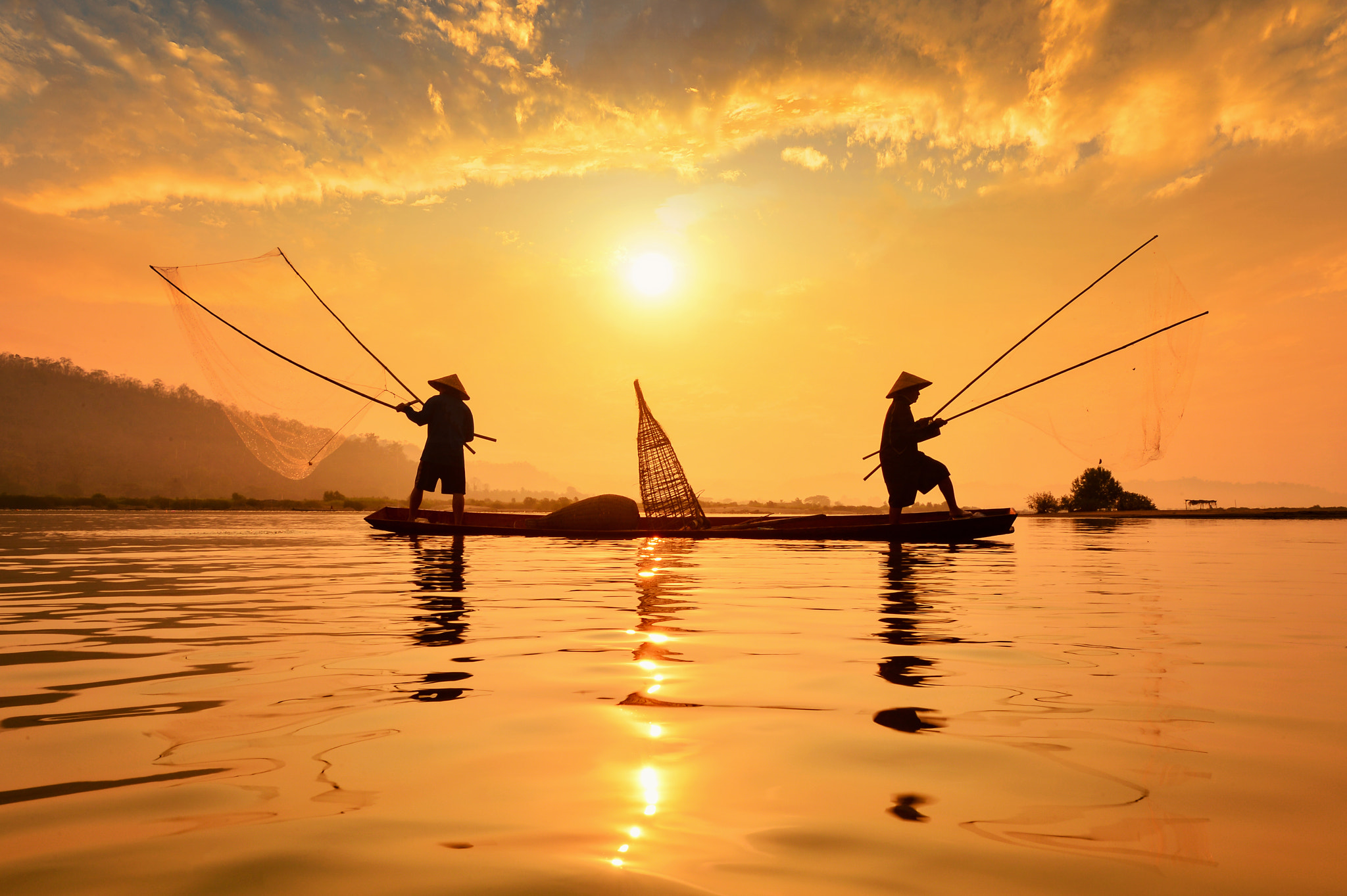 Nikon AF-S Nikkor 14-24mm F2.8G ED sample photo. Silluate fisherman,thailand photography