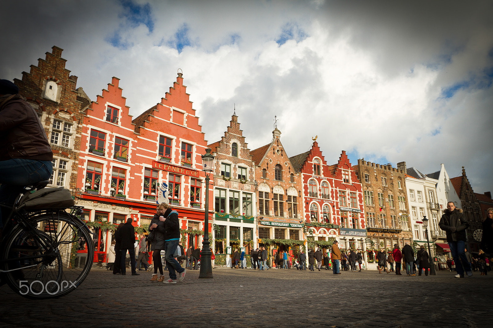 Canon EF 16-35mm F2.8L II USM sample photo. Street scene in bruges, belgium photography