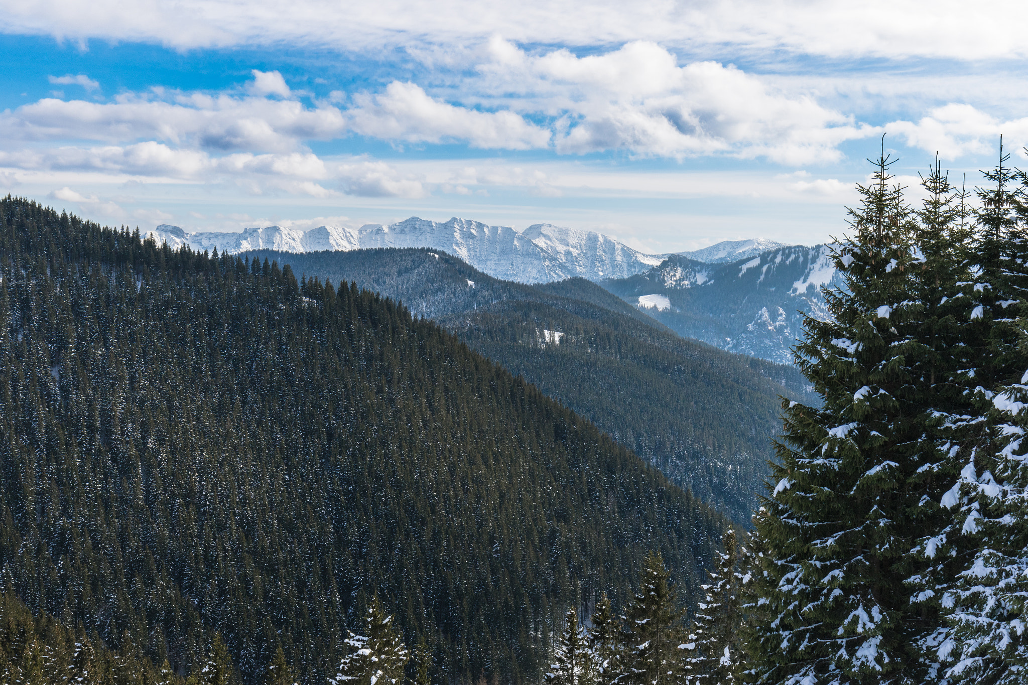 Canon EF 16-35mm F4L IS USM sample photo. View from the ammergauer alpen photography