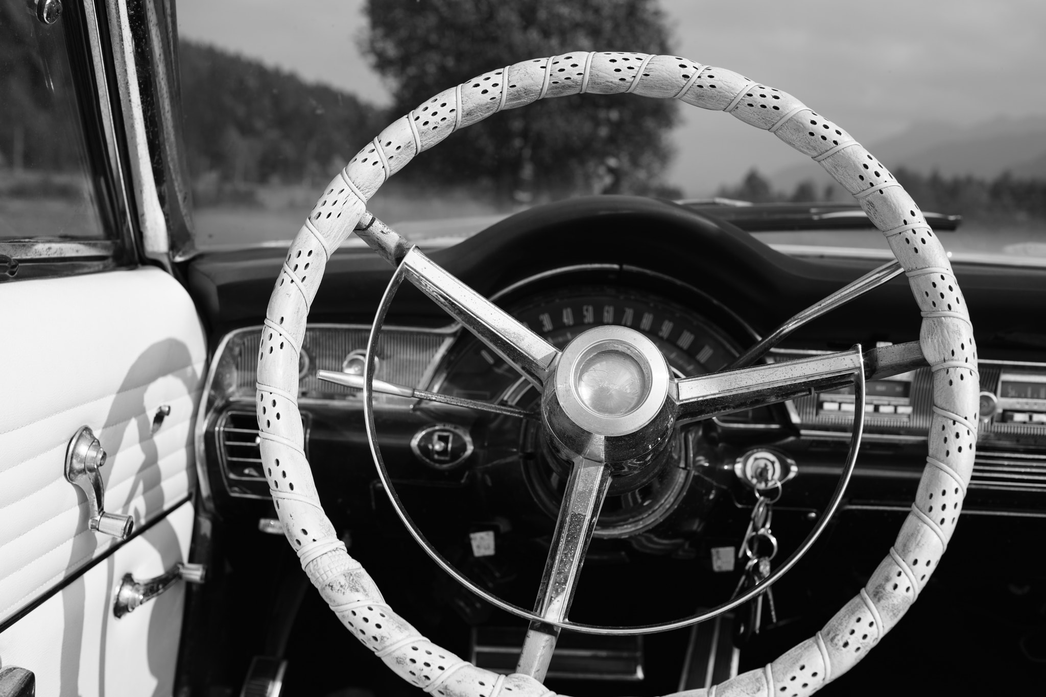 Sony a7R II + Canon EF 35mm F1.4L USM sample photo. The girl and the car photography