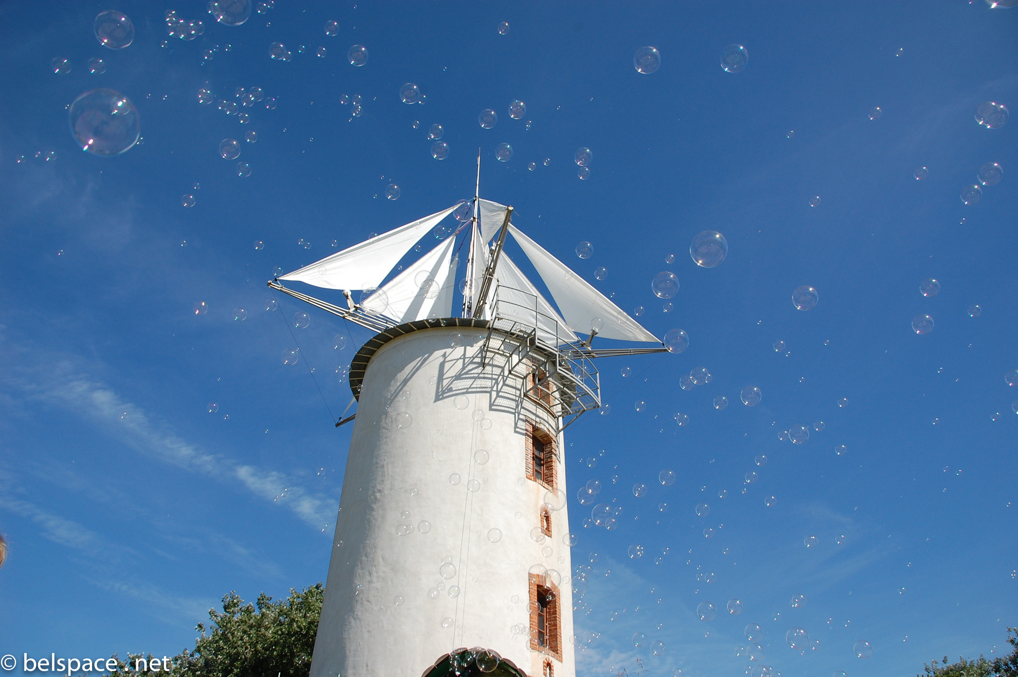Nikon D40 + Sigma 18-200mm F3.5-6.3 DC sample photo. Bubble photography