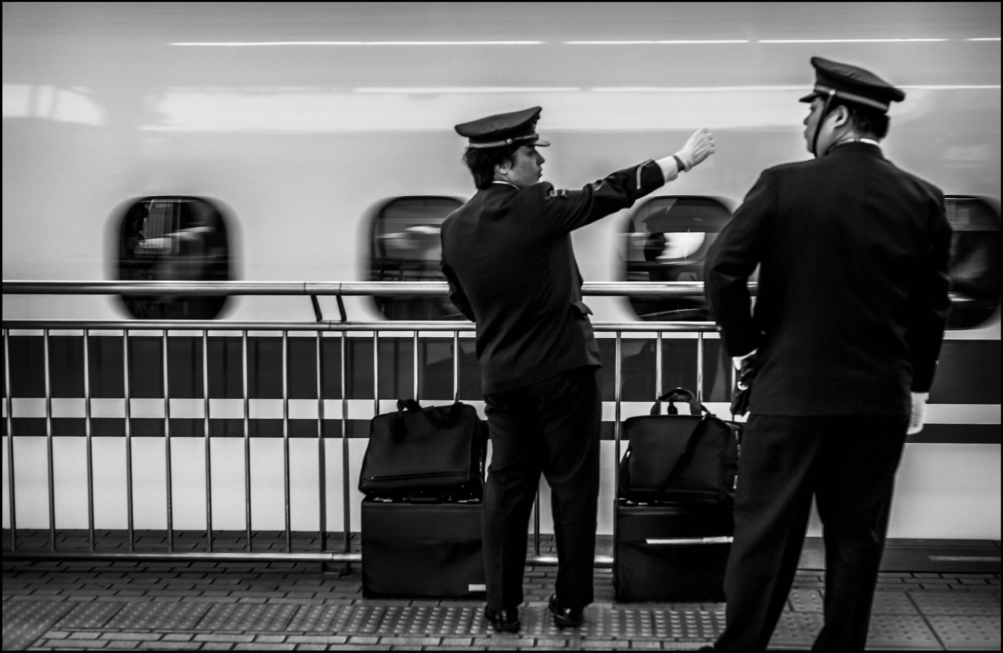 Leica Noctilux-M 50mm F0.95 ASPH sample photo. Train men photography