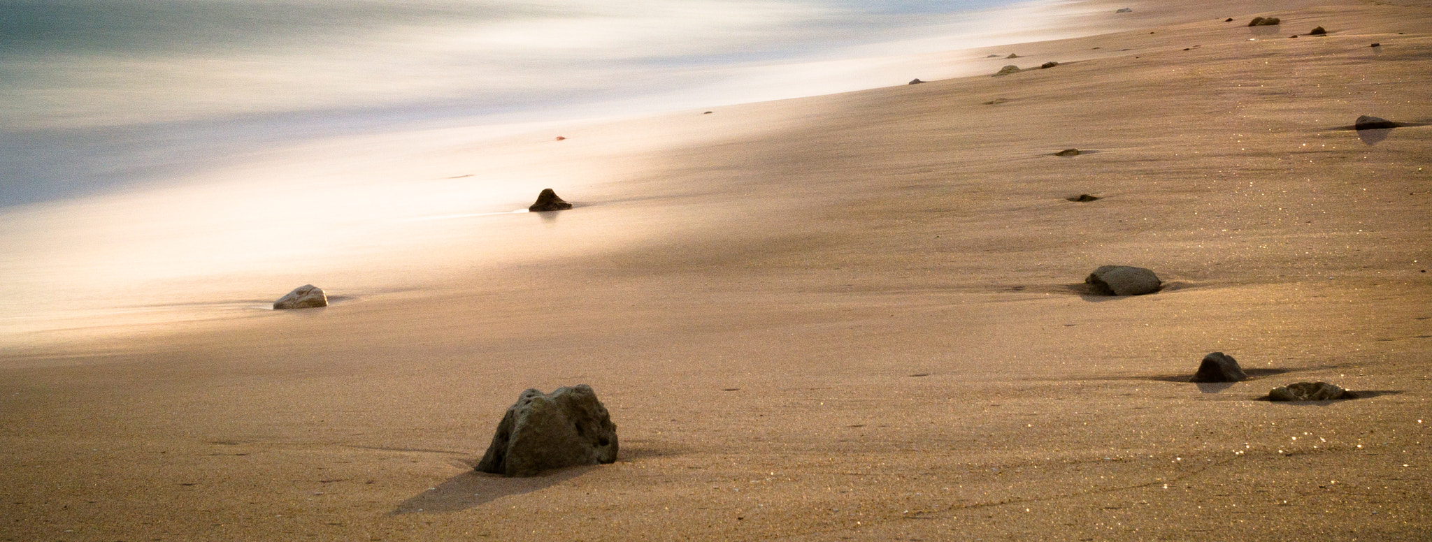 Olympus OM-D E-M5 + Olympus M.Zuiko Digital 25mm F1.8 sample photo. Algarve beach night photography