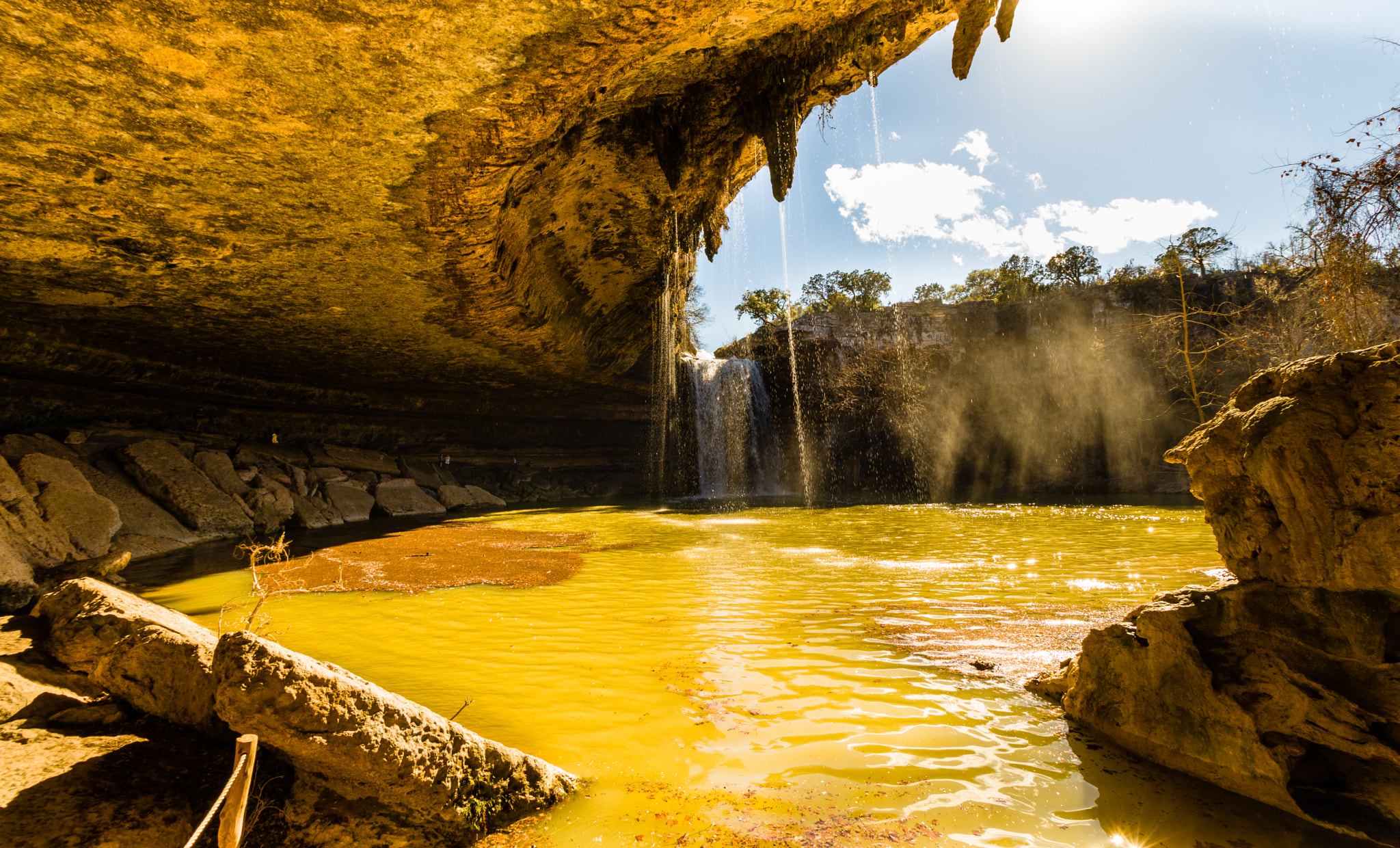 Canon EOS M5 + Canon EF-S 10-18mm F4.5–5.6 IS STM sample photo. Hamilton pool photography