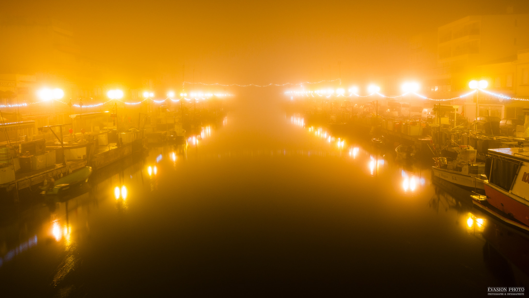 Sigma AF 10-20mm F4-5.6 EX DC sample photo. Night fog 2/3 photography