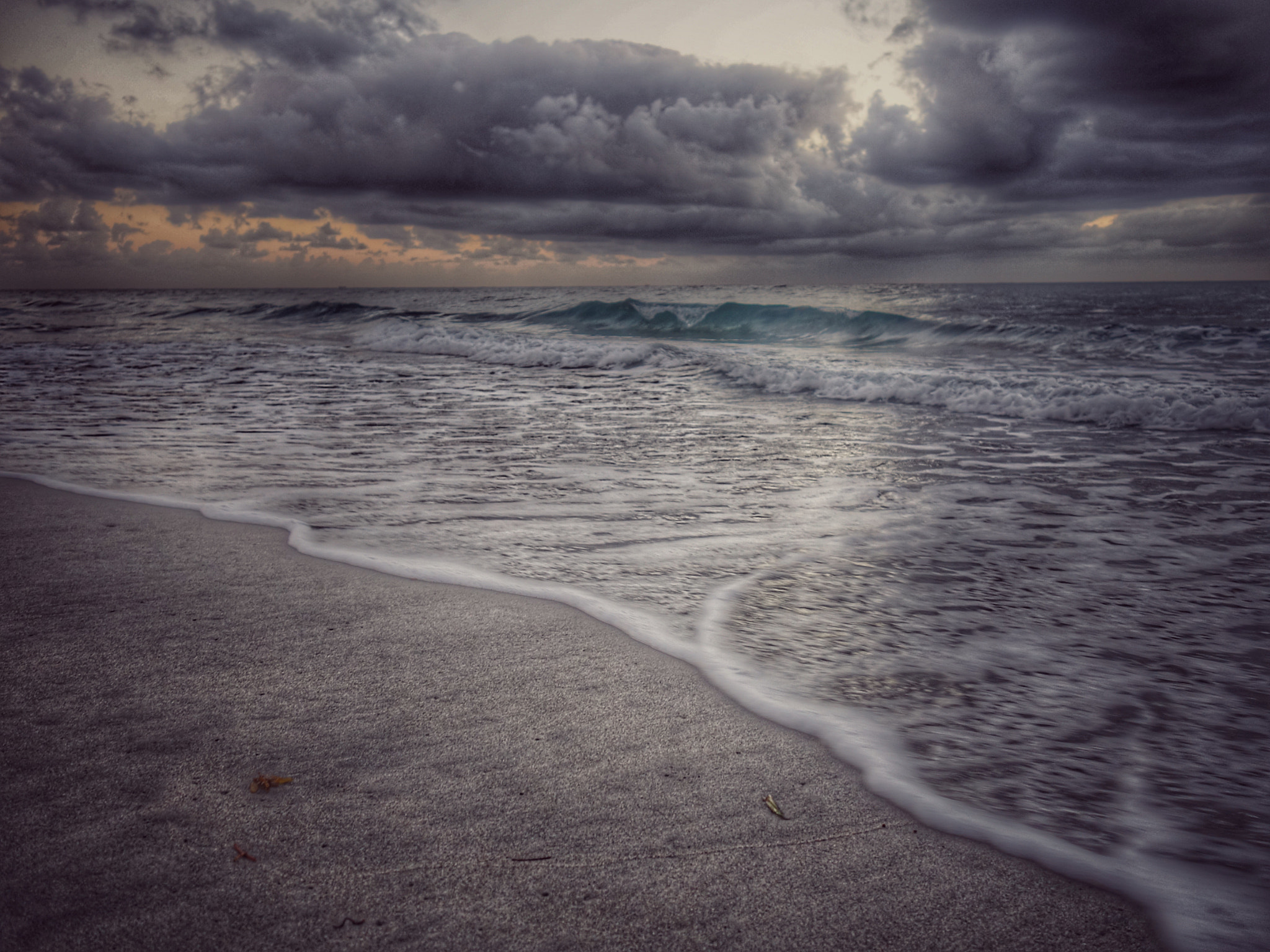 Sony Cyber-shot DSC-RX100 II + Sony 28-100mm F1.8-4.9 sample photo. Storm clouds on the horizon photography