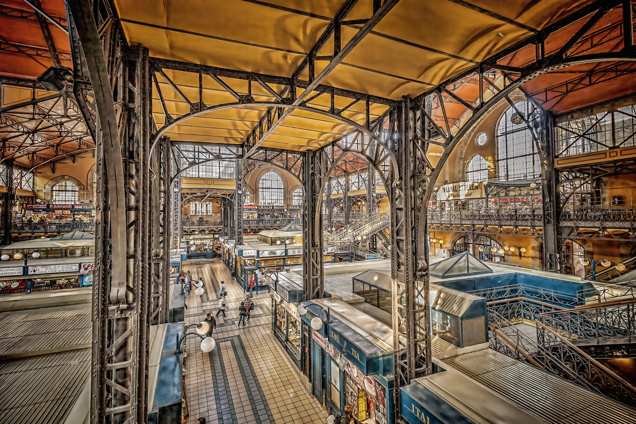 Canon EOS 400D (EOS Digital Rebel XTi / EOS Kiss Digital X) + Canon EF-S 10-18mm F4.5–5.6 IS STM sample photo. The central market hall, budapest, hungary photography