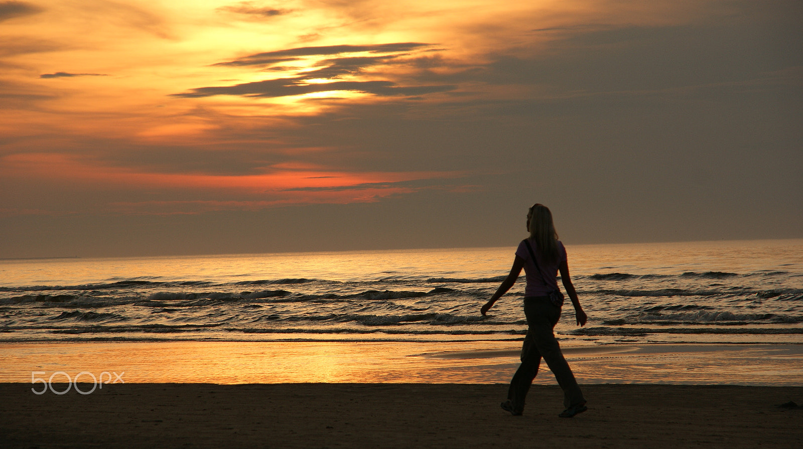 Sony DT 16-105mm F3.5-5.6 sample photo. Going dusk. photography