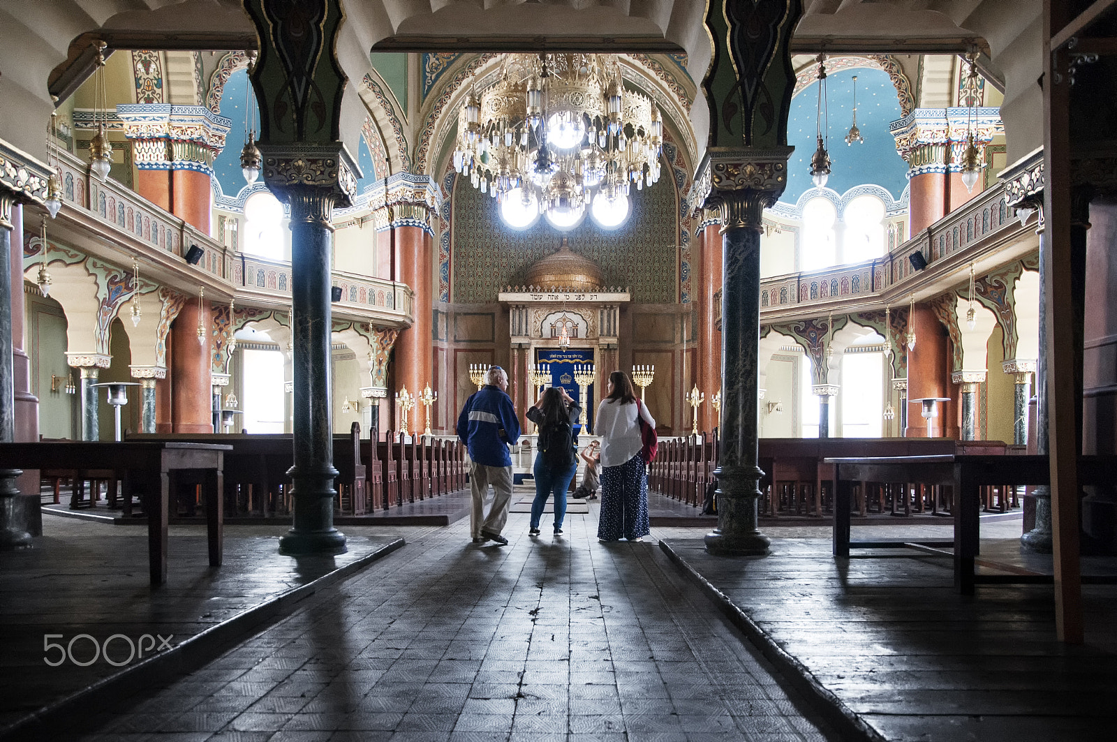 Nikon D300 sample photo. Tourists inside the synagogue of the city of sofia photography